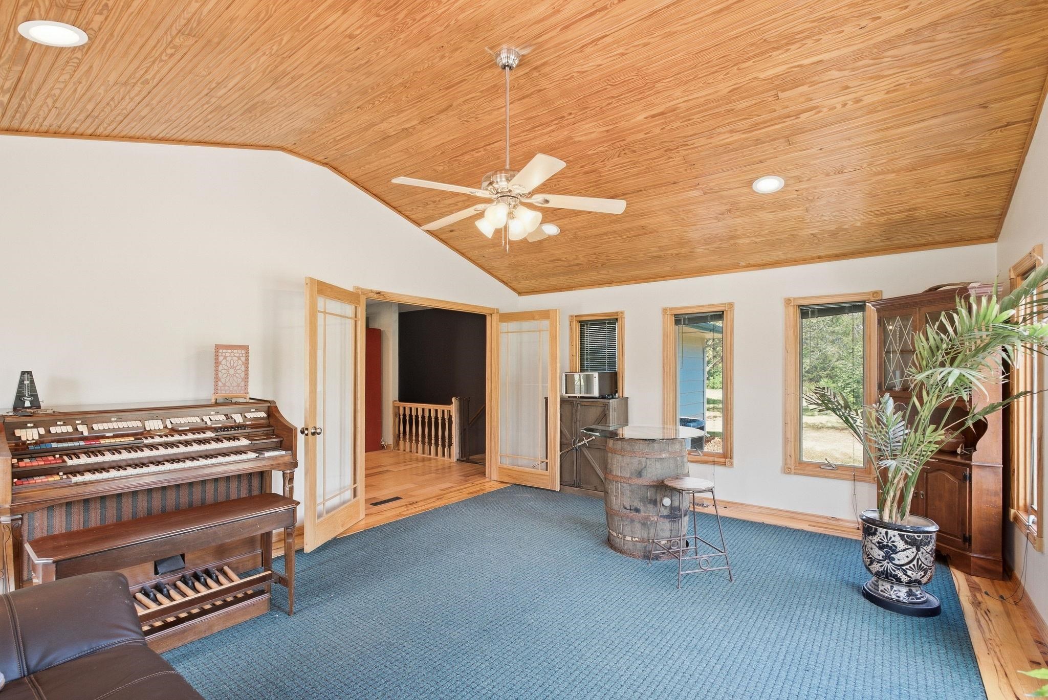 9240 S Greenwich Rd Property Photo 11