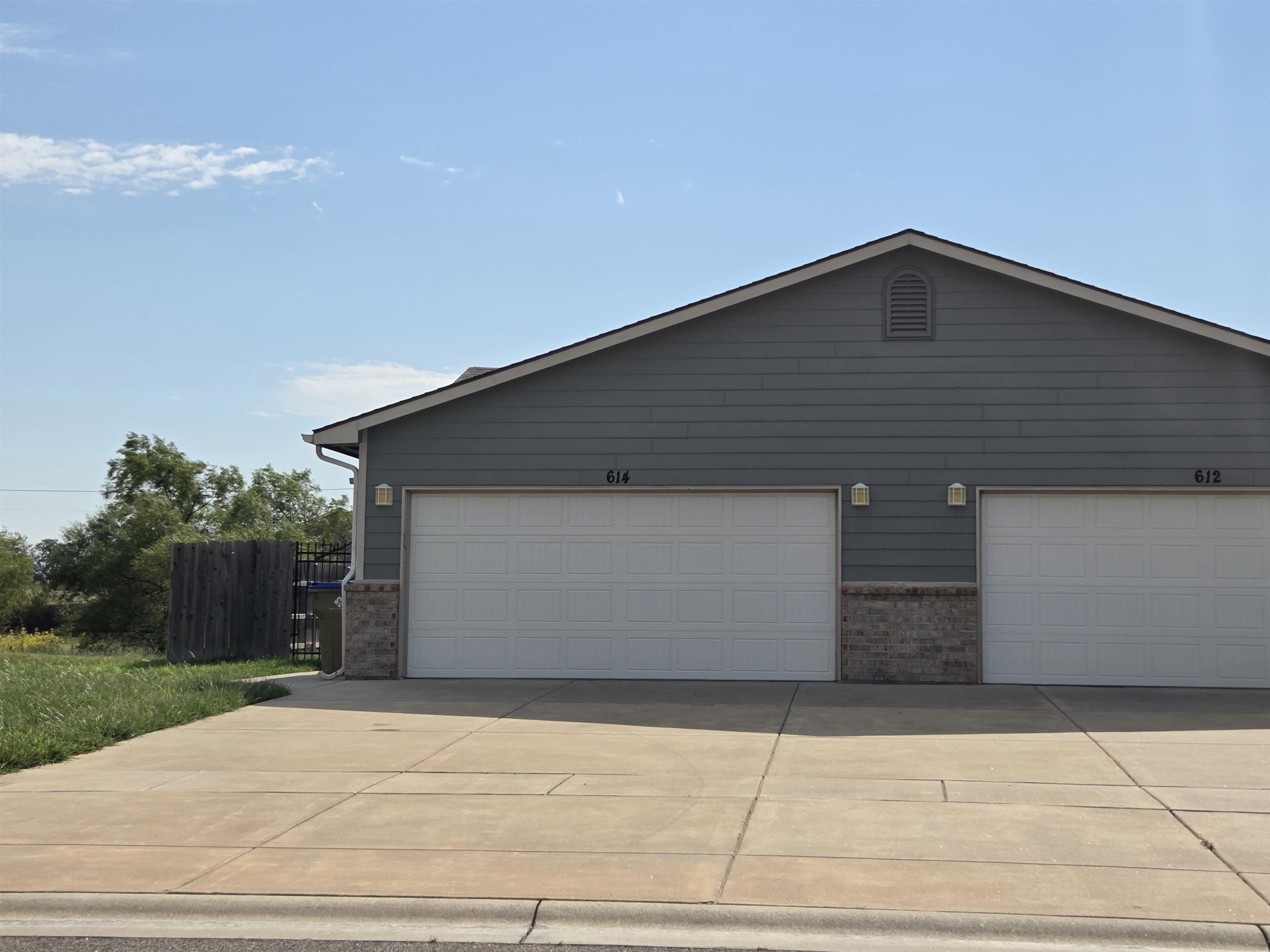 614 N Grandstone Property Photo 1