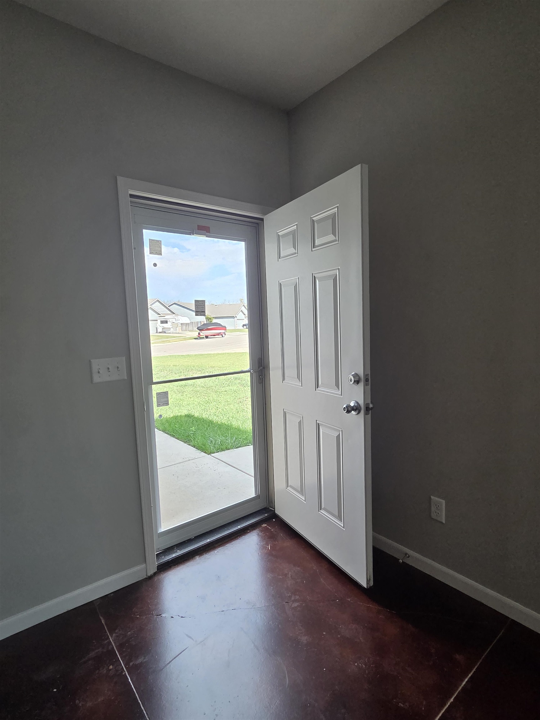 614 N Grandstone Property Photo 4