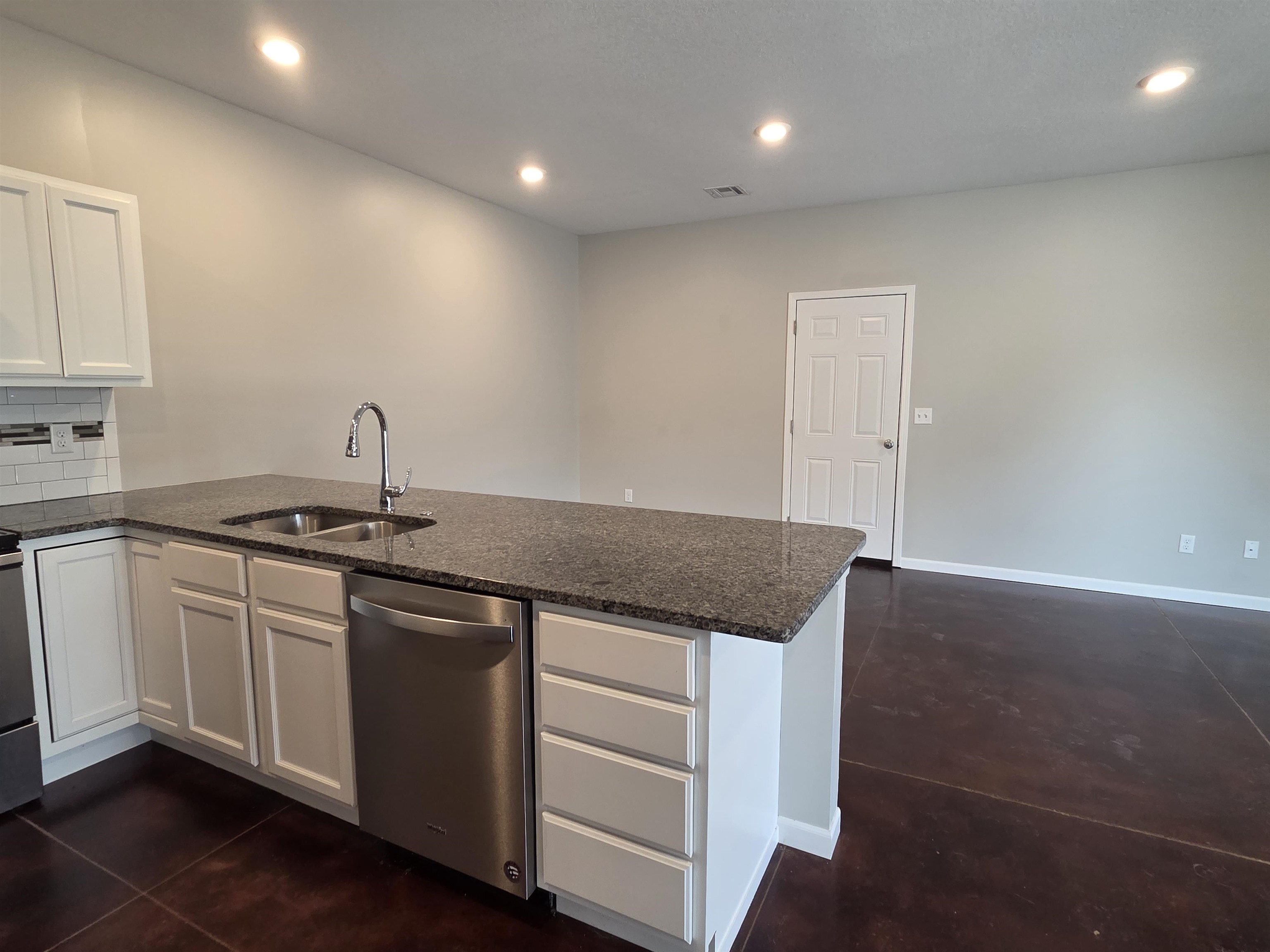 614 N Grandstone Property Photo 7