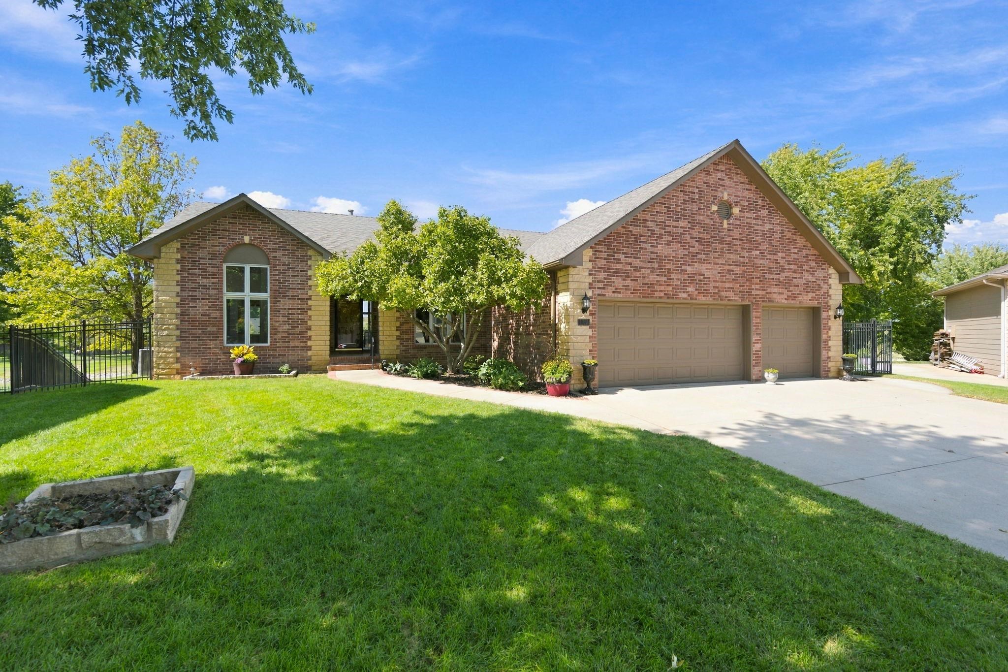 1017 N Cedar Park Cir Property Photo 1