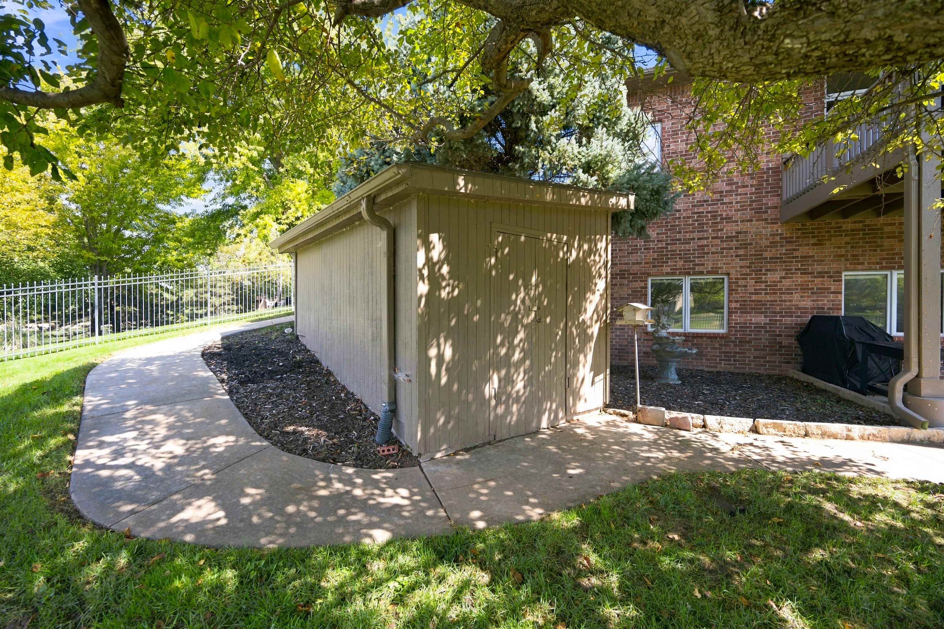 1017 N Cedar Park Cir Property Photo 32