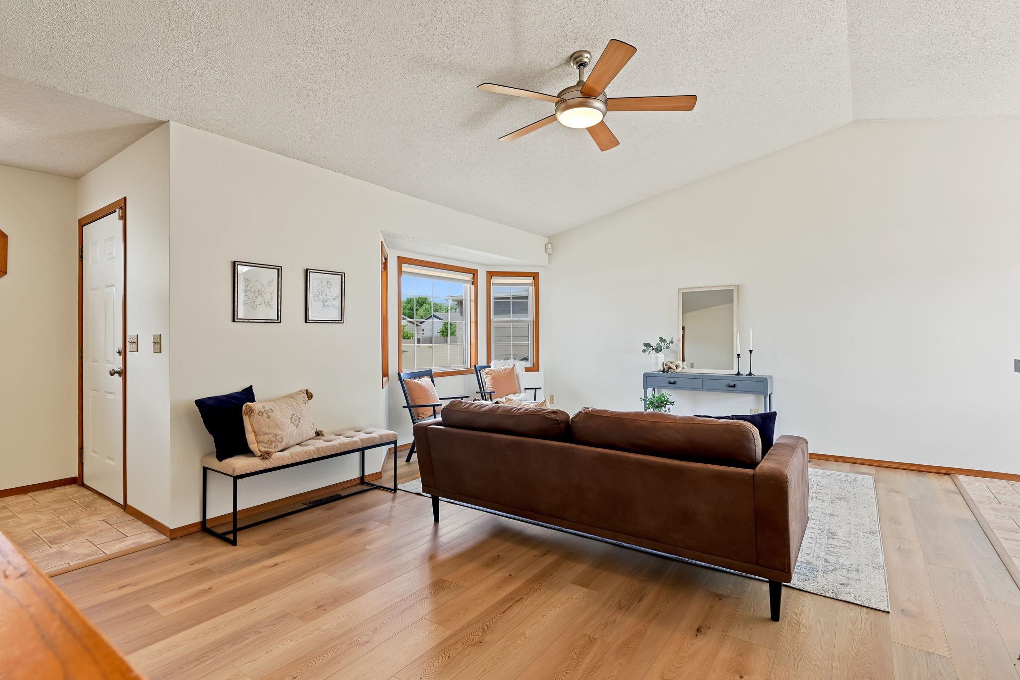 5823 W Kemper St Property Photo 6