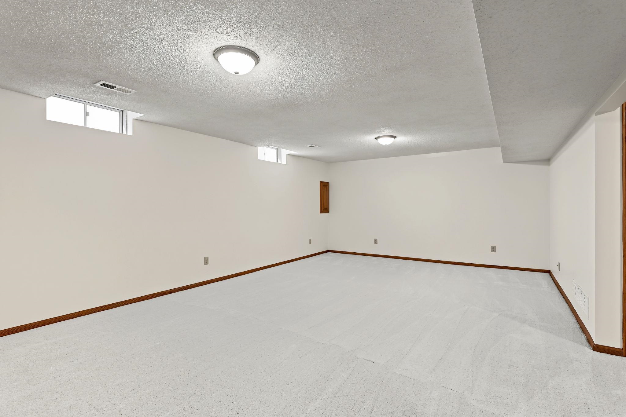 5823 W Kemper St Property Photo 23