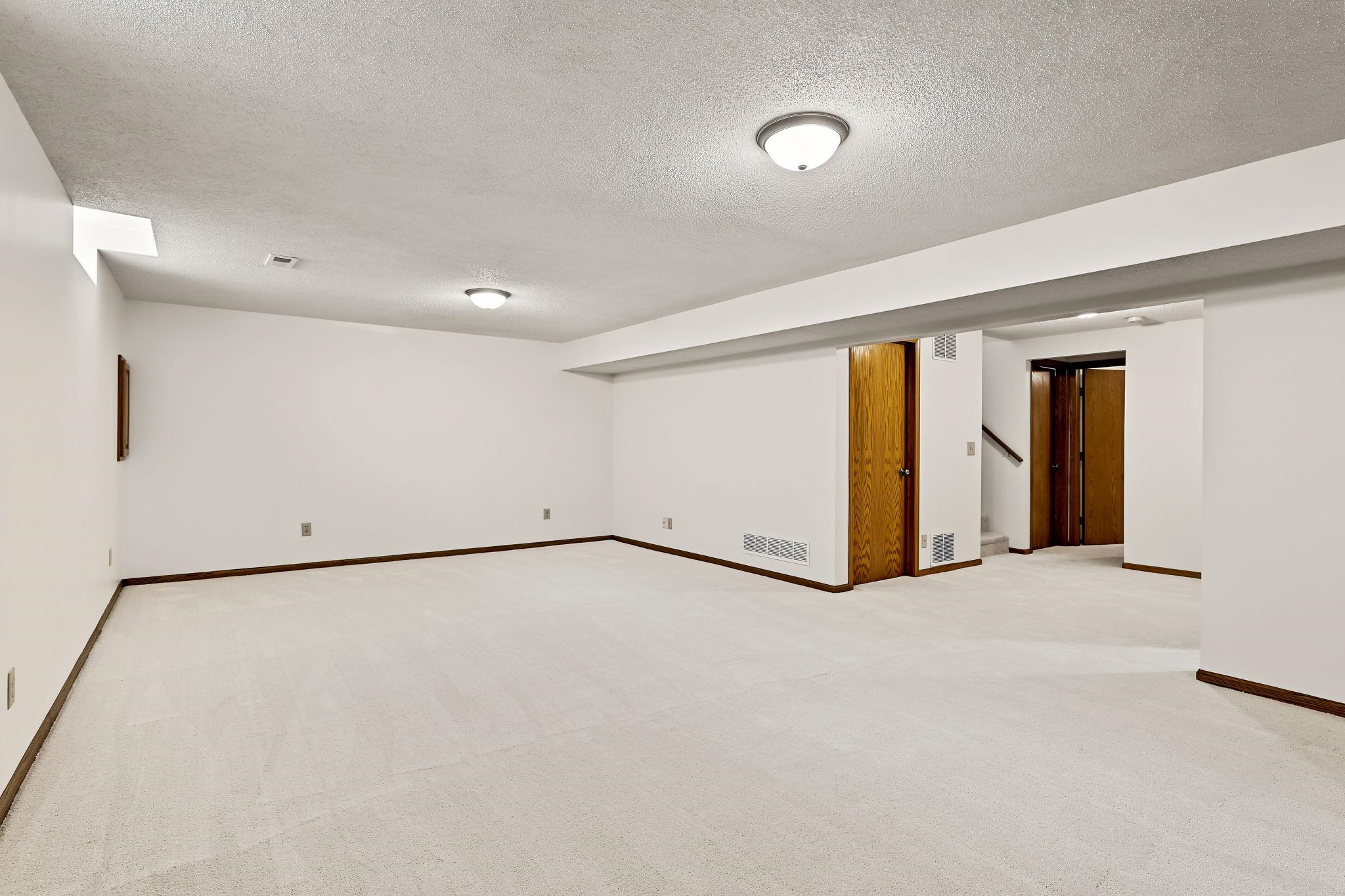 5823 W Kemper St Property Photo 24