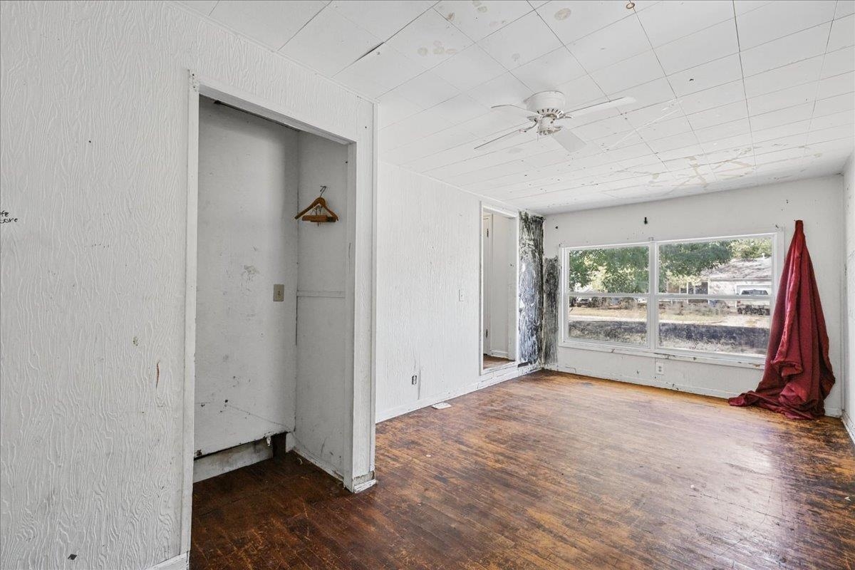 2502 S Victoria Ave Property Photo 5