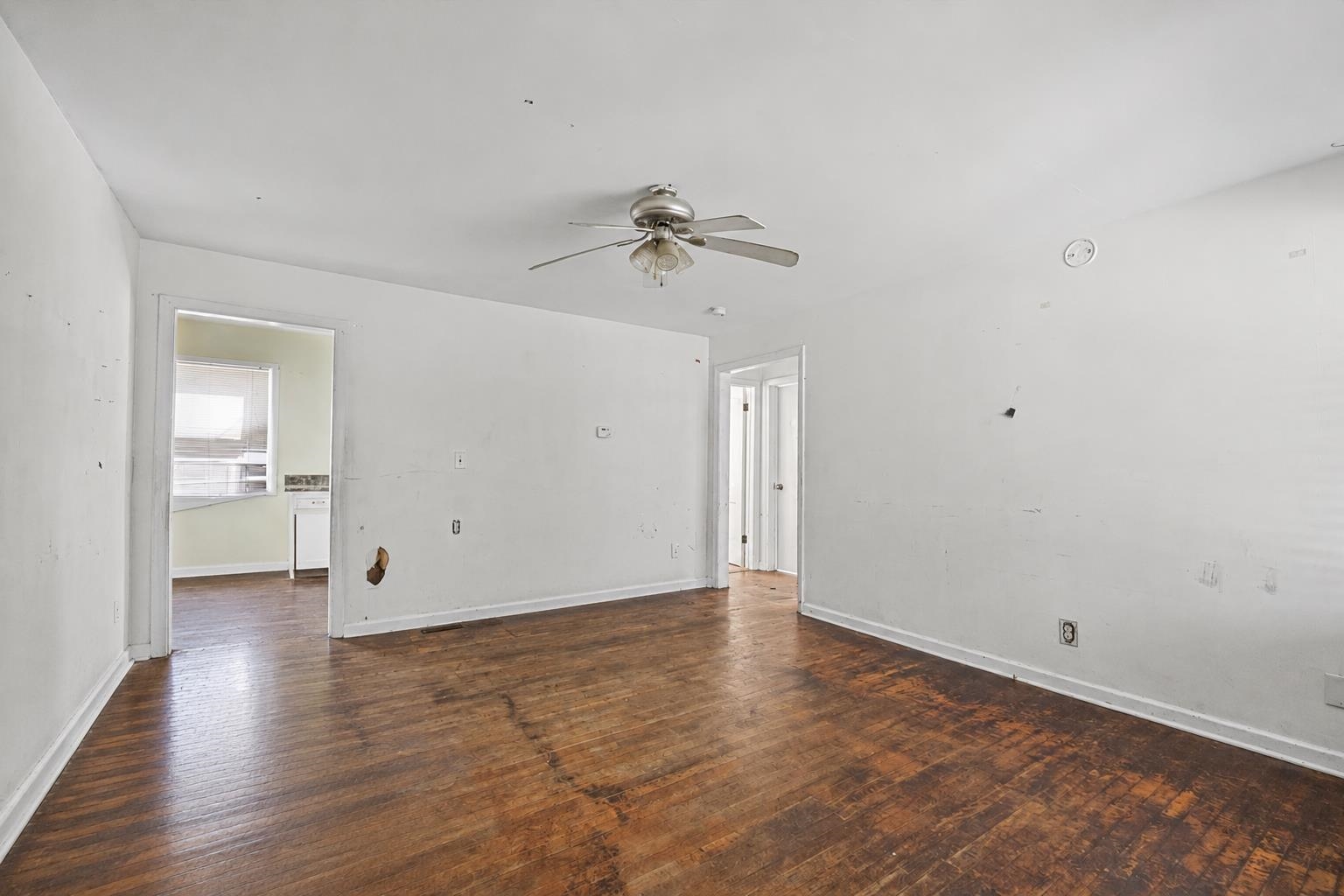 2502 S Victoria Ave Property Photo 7