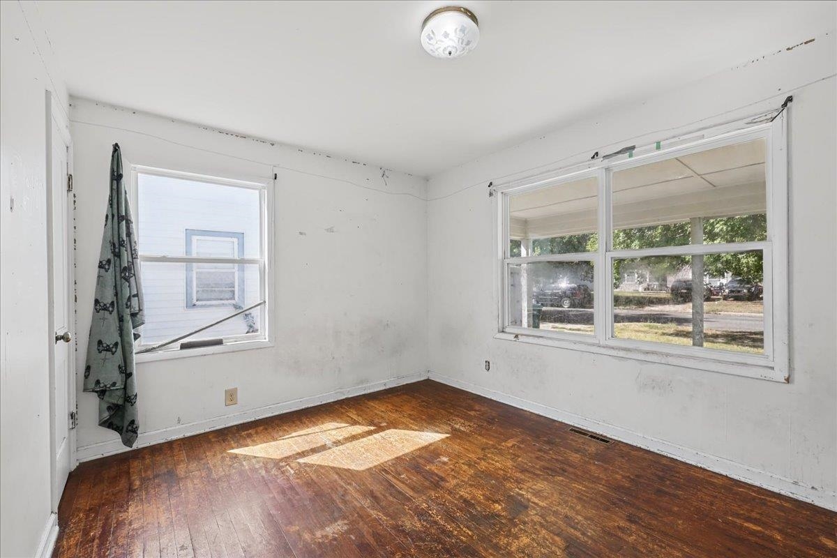 2502 S Victoria Ave Property Photo 12