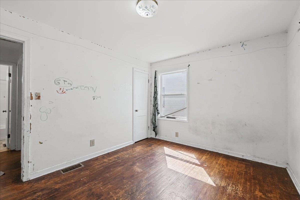 2502 S Victoria Ave Property Photo 13