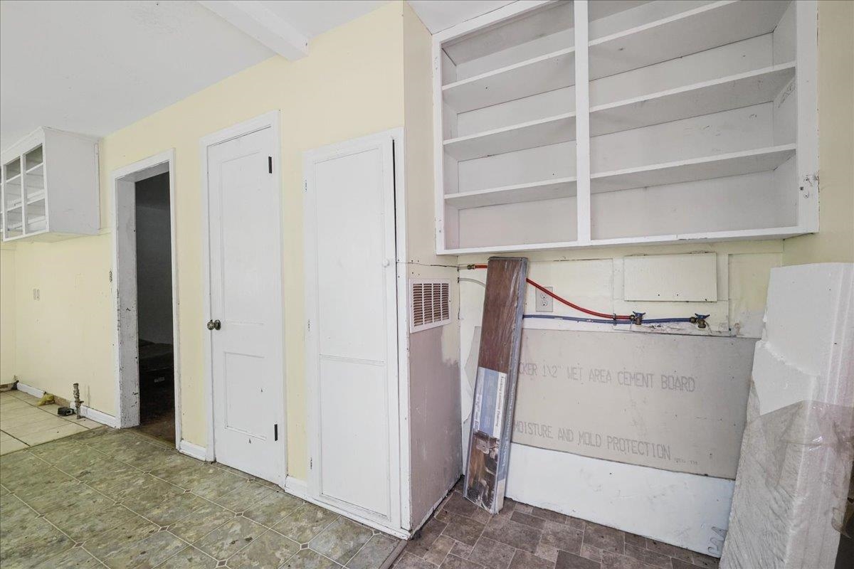 2502 S Victoria Ave Property Photo 20