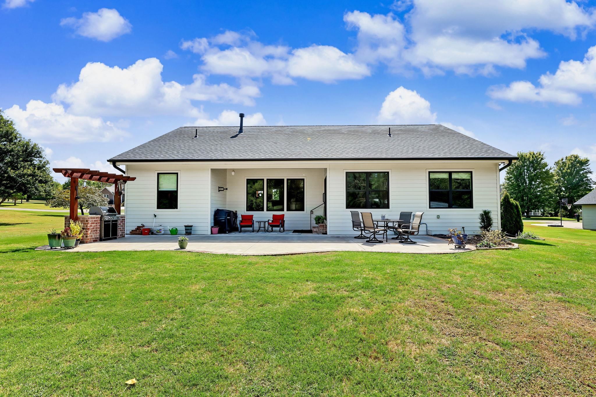 2116 Eastridge Property Photo 3