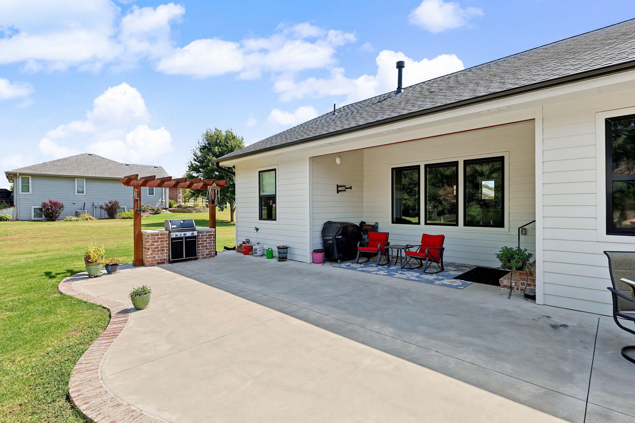 2116 Eastridge Property Photo 4
