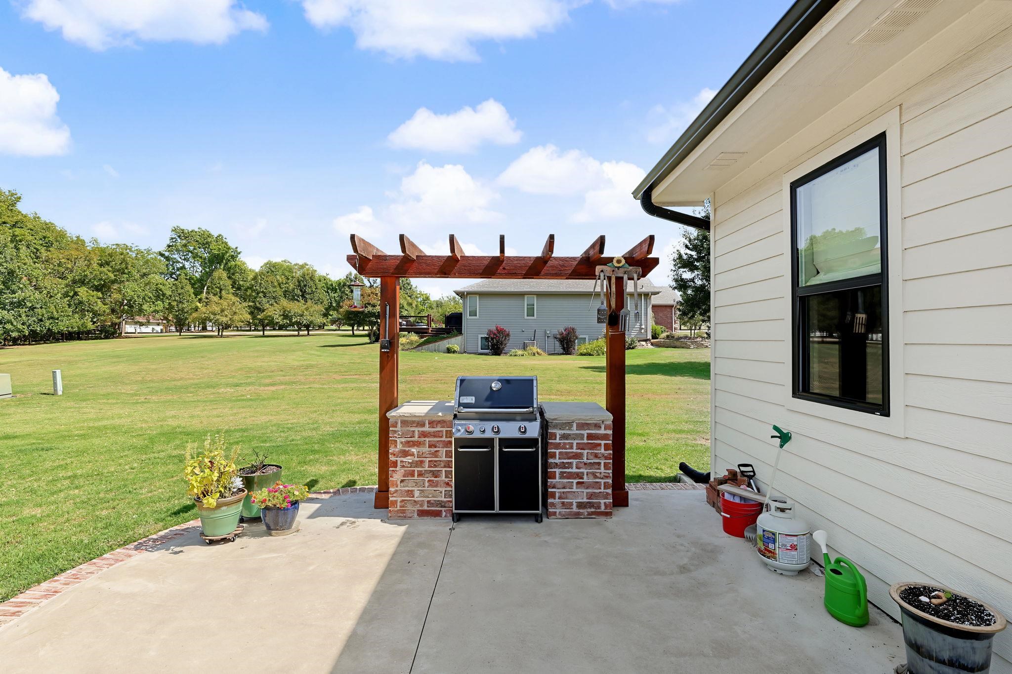 2116 Eastridge Property Photo 5