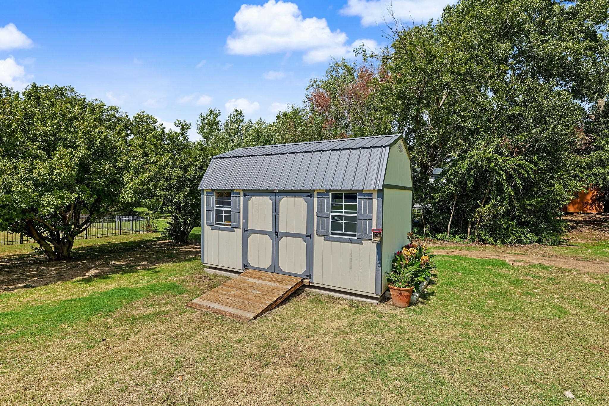 2116 Eastridge Property Photo 6