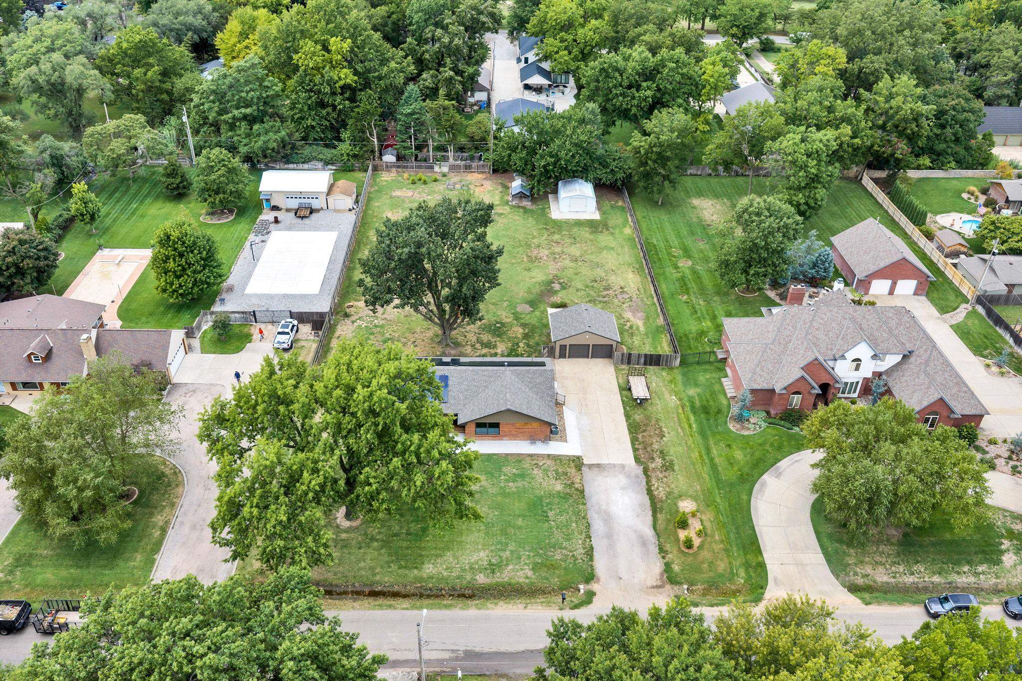135 S Westfield Property Photo 4
