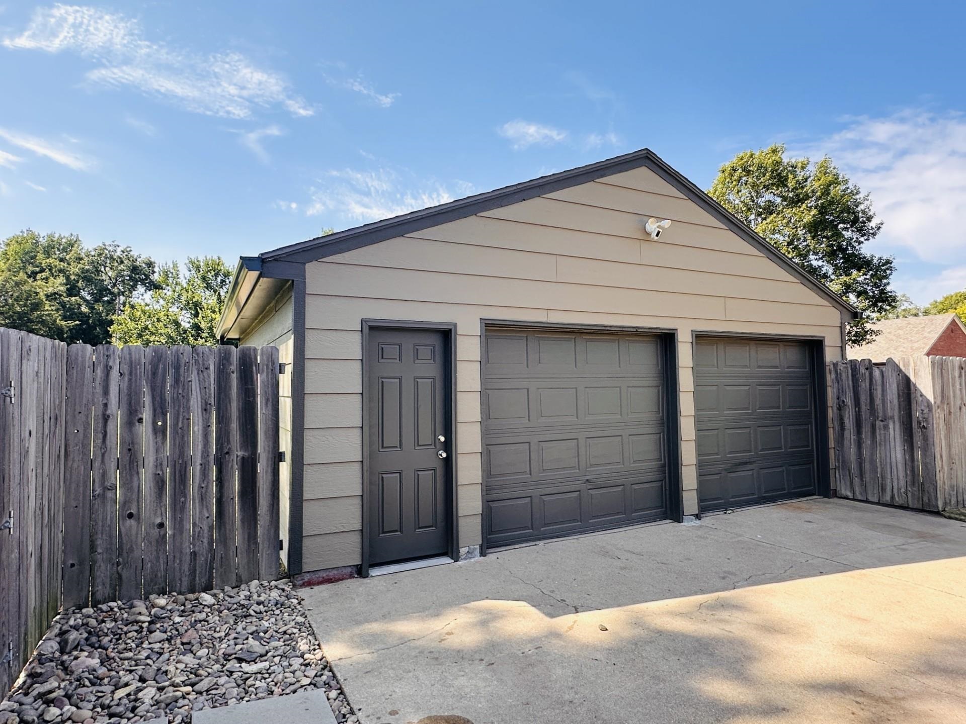 135 S Westfield Property Photo 8