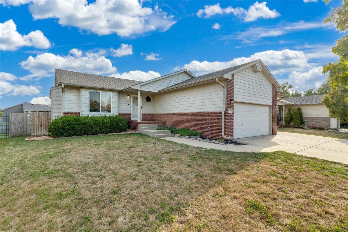 2407 E Kite St. Property Photo 3