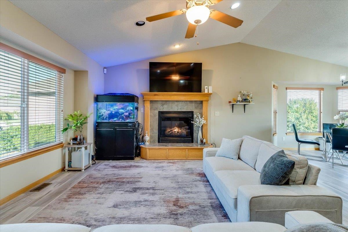 2407 E Kite St. Property Photo 8