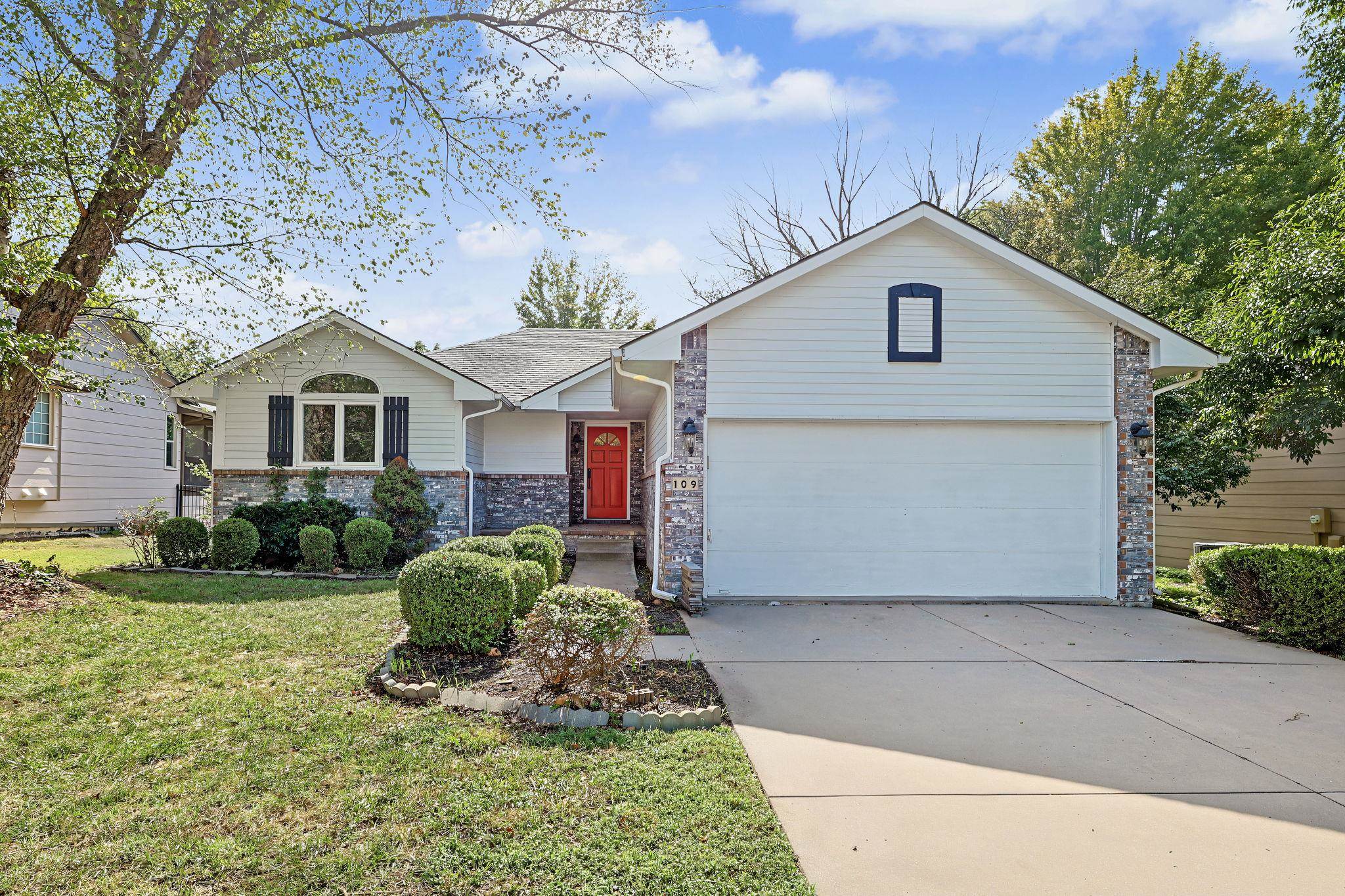 109 N Valley Stream Property Photo 1