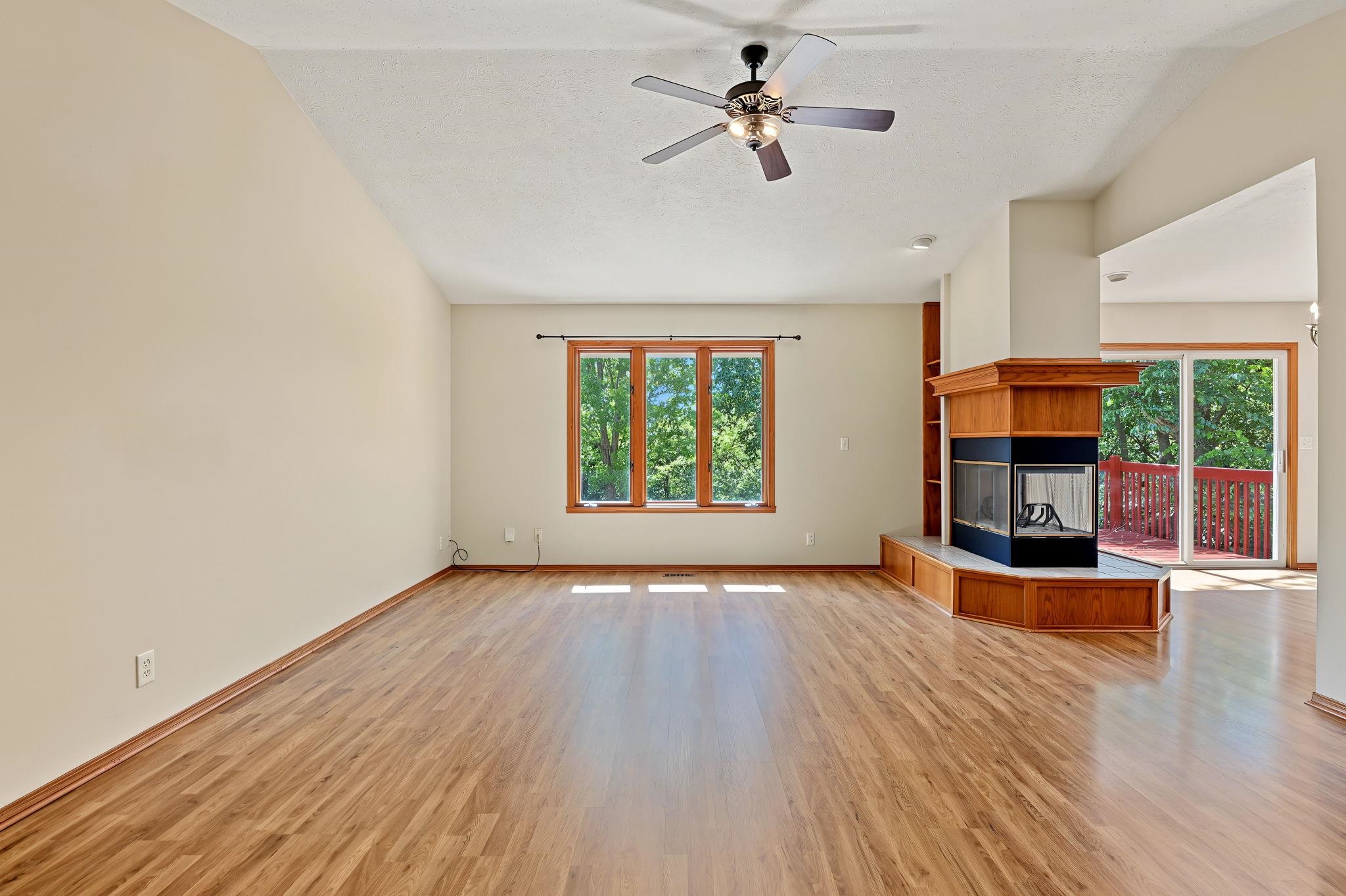 109 N Valley Stream Property Photo 2