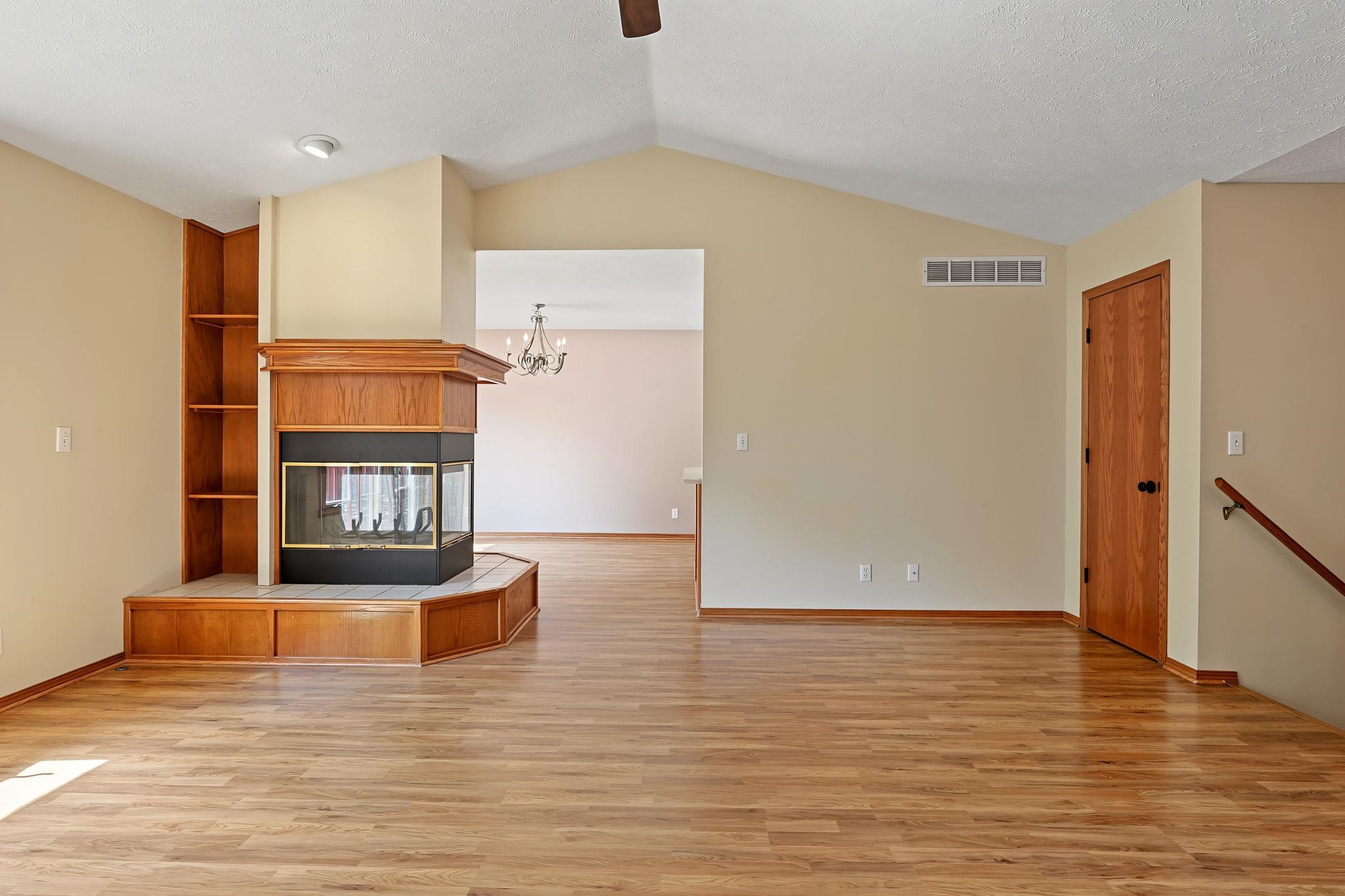 109 N Valley Stream Property Photo 3