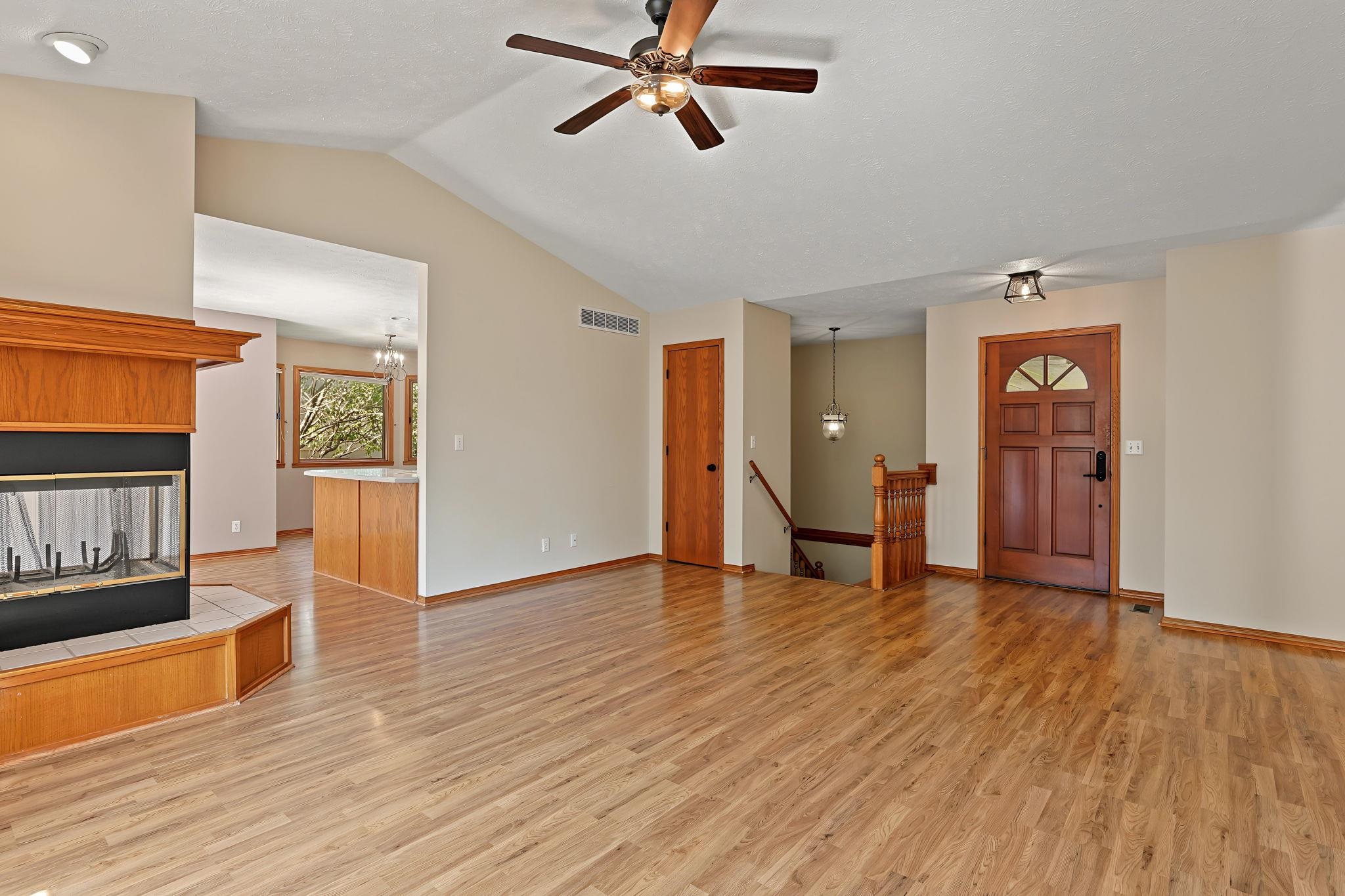 109 N Valley Stream Property Photo 4