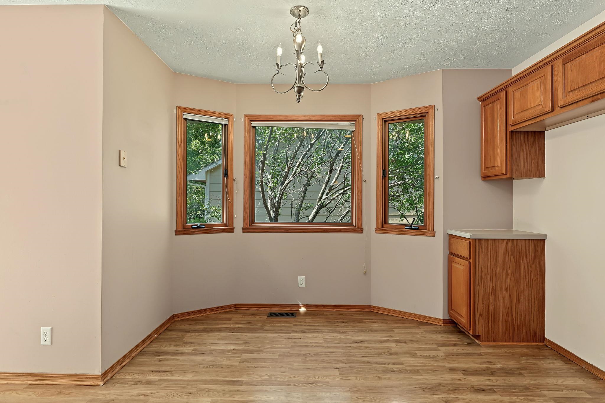 109 N Valley Stream Property Photo 5