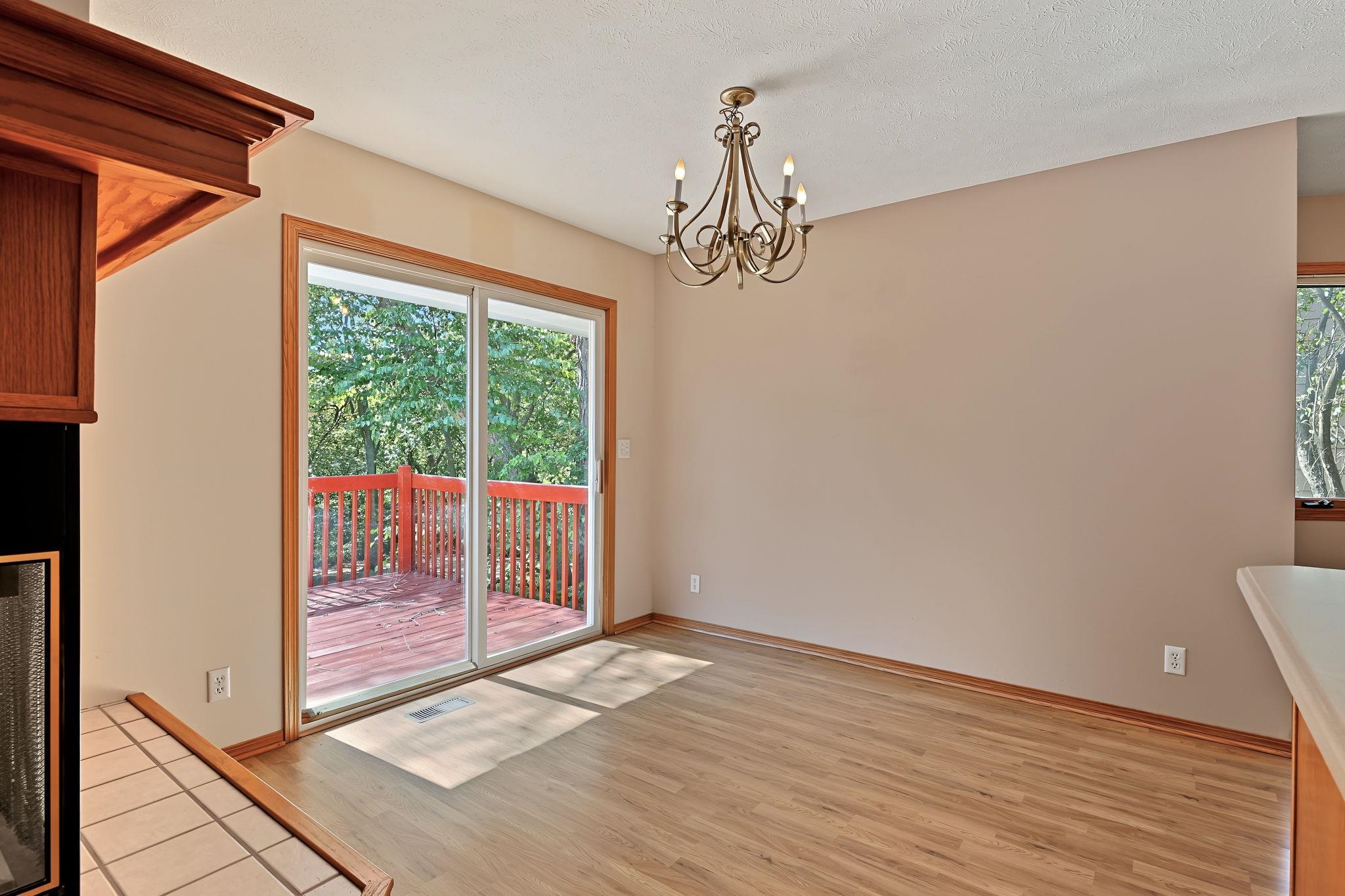109 N Valley Stream Property Photo 6