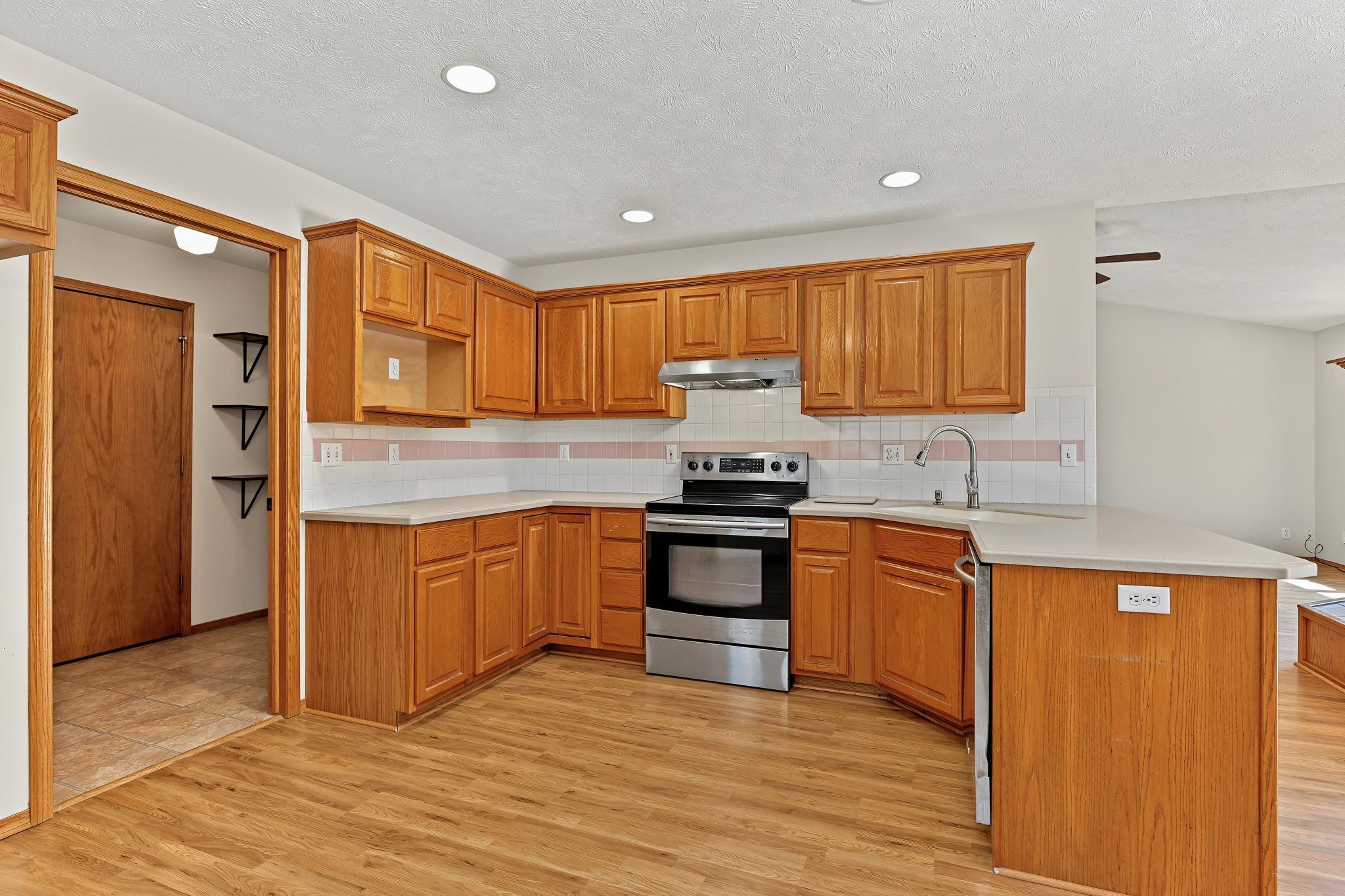109 N Valley Stream Property Photo 7