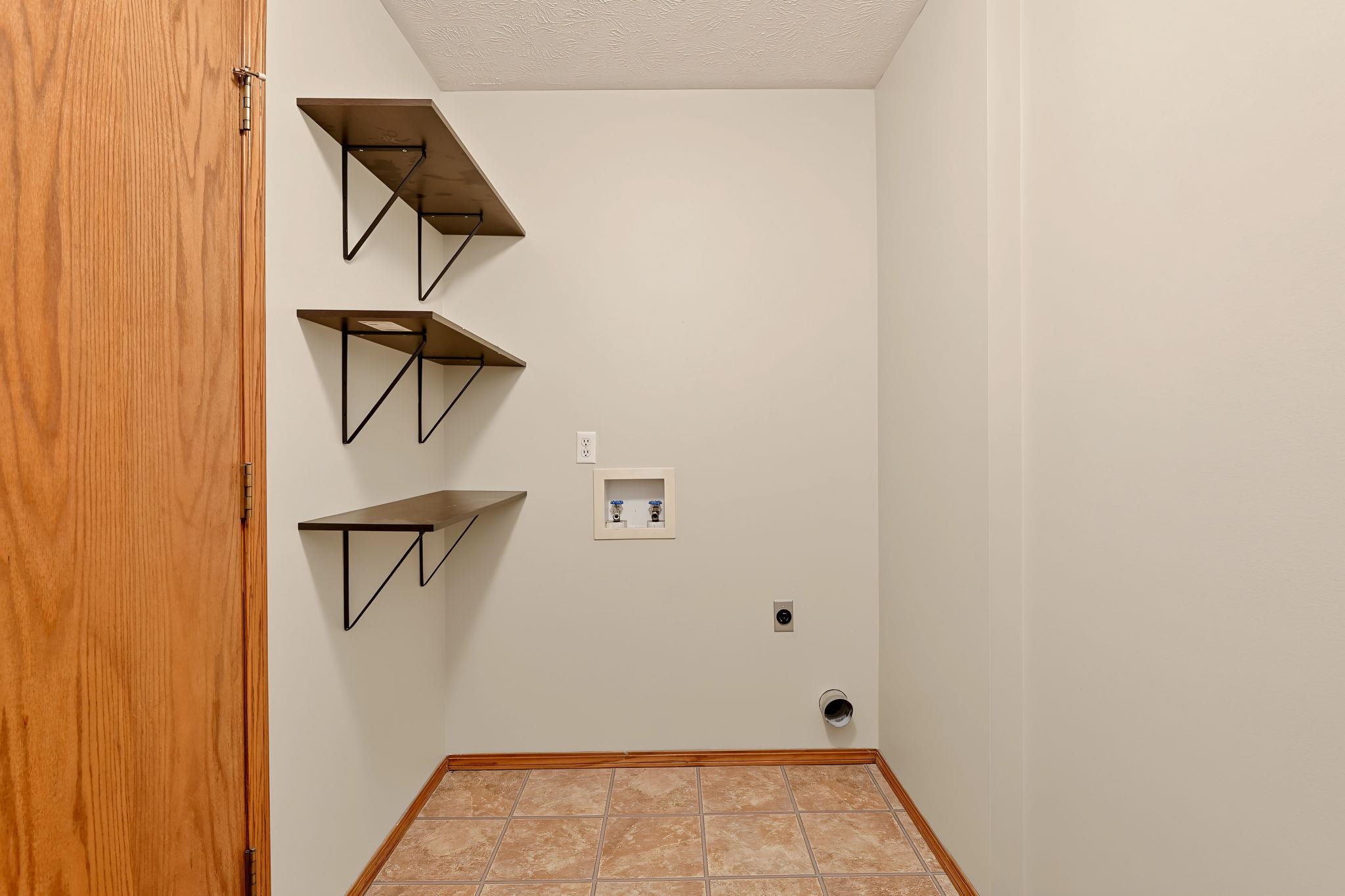 109 N Valley Stream Property Photo 8