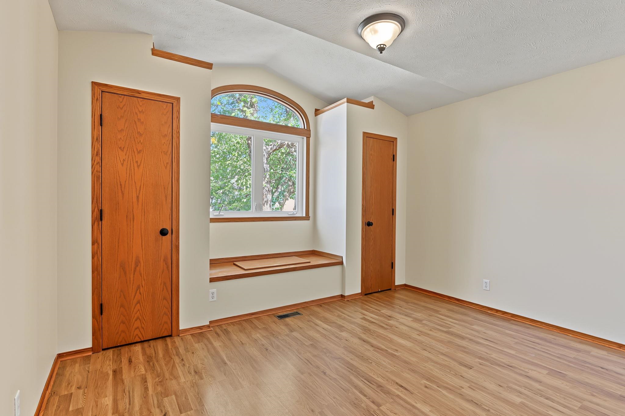 109 N Valley Stream Property Photo 10