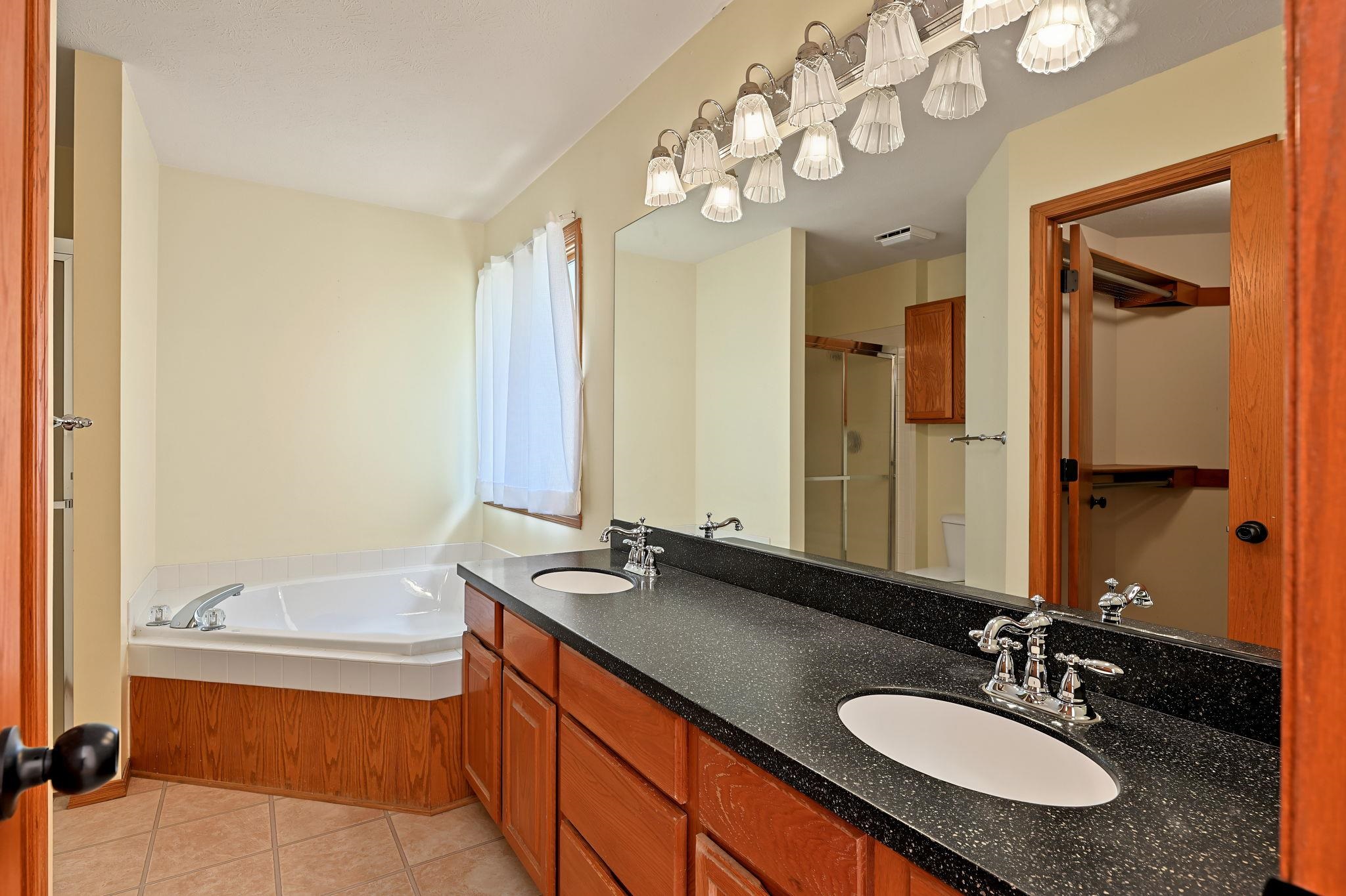 109 N Valley Stream Property Photo 12