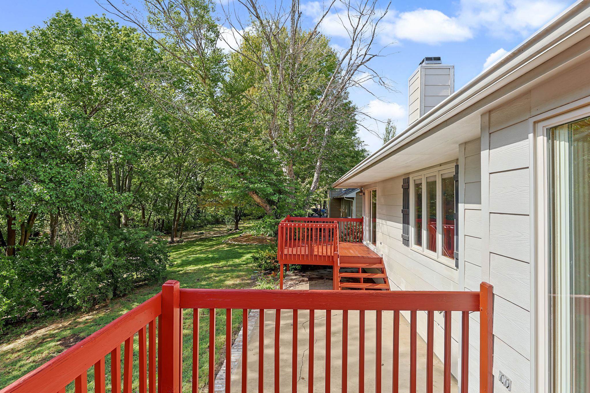 109 N Valley Stream Property Photo 13