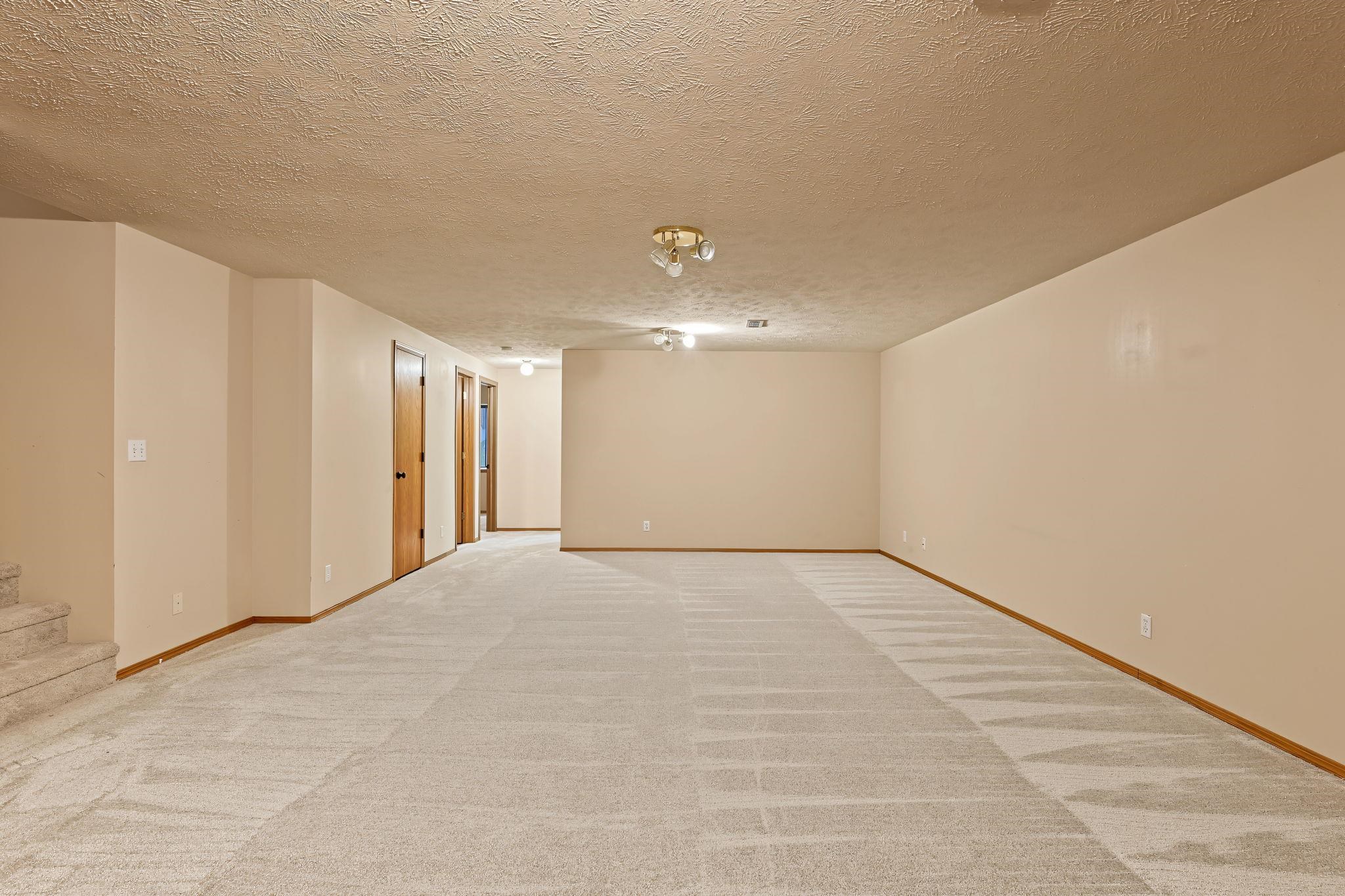 109 N Valley Stream Property Photo 15