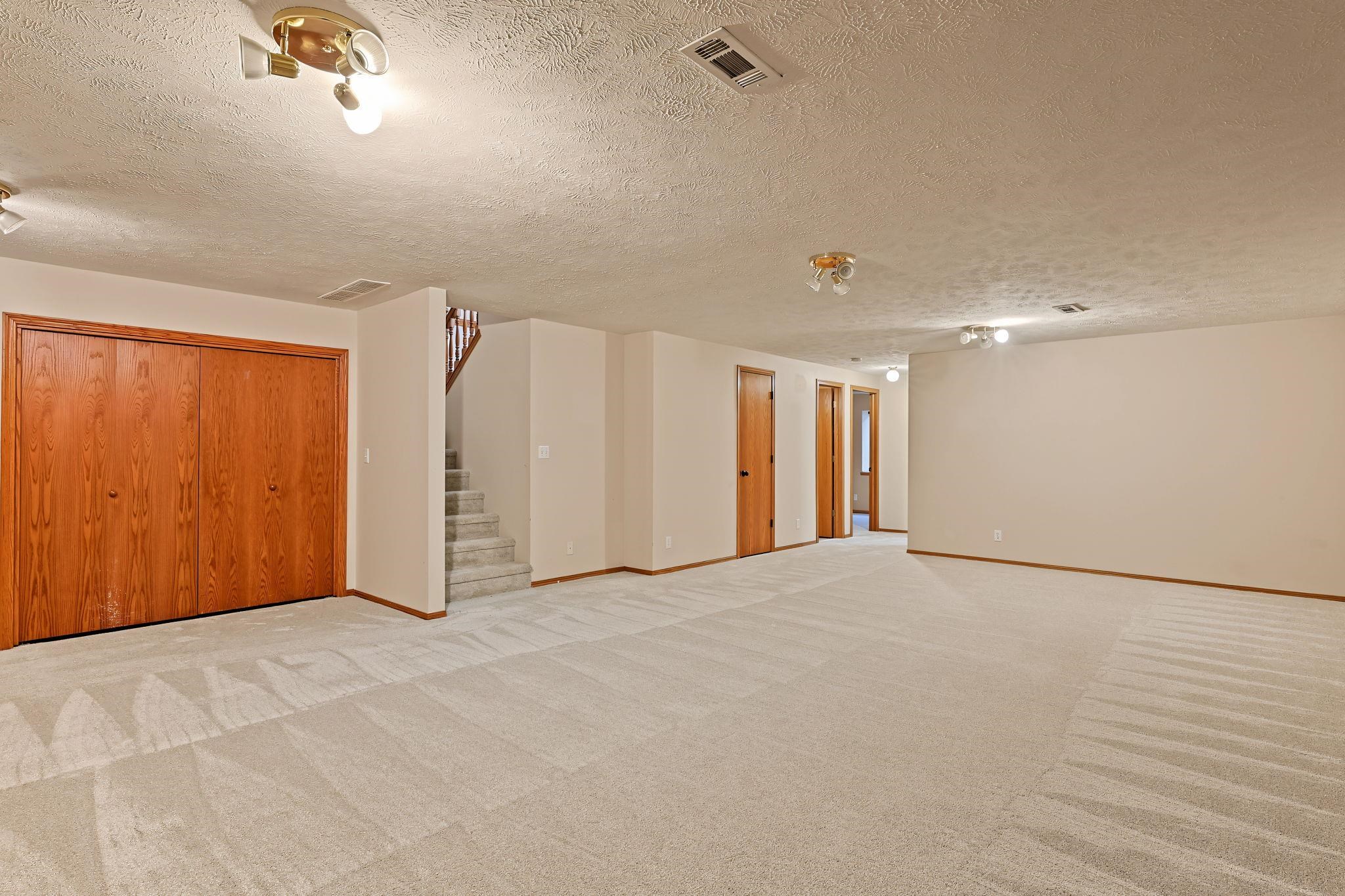109 N Valley Stream Property Photo 16