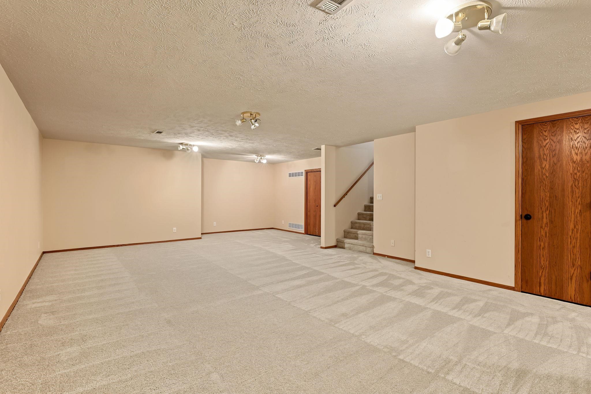 109 N Valley Stream Property Photo 17