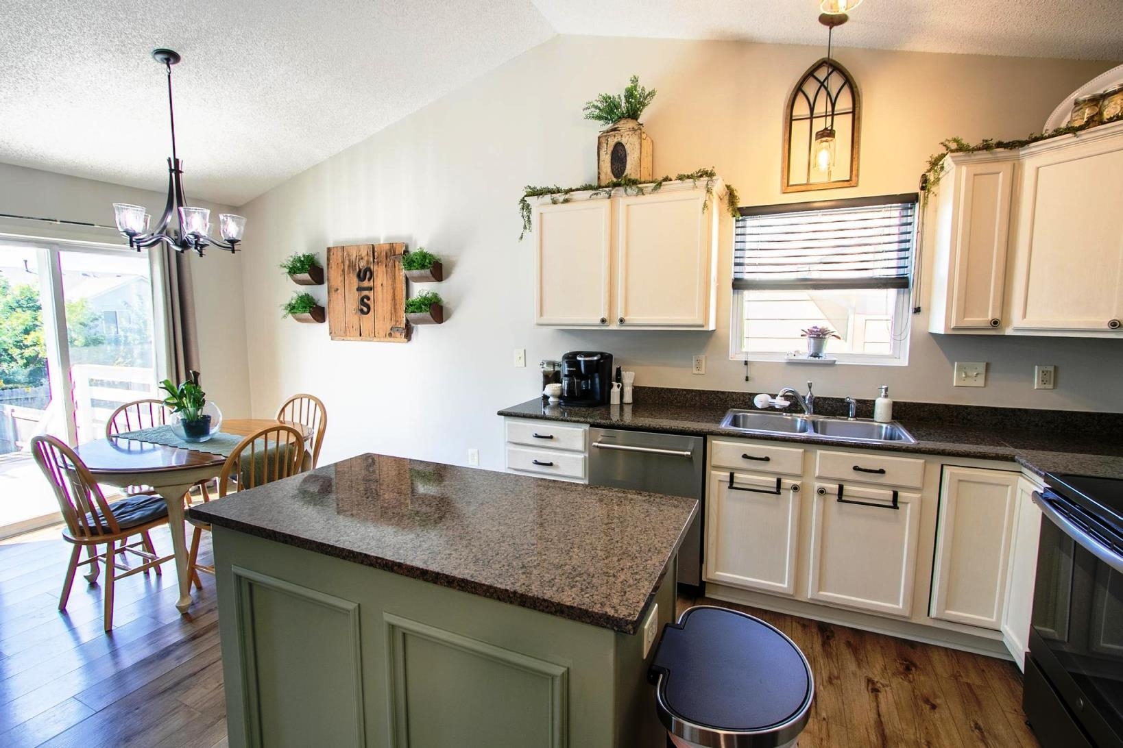 1511 E Cedar Tree Property Photo 7