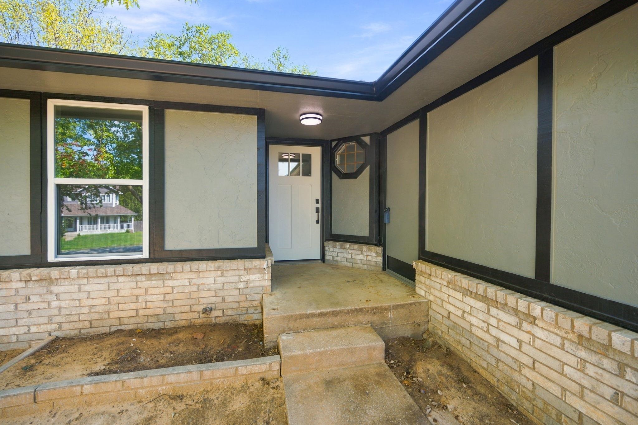 431 W White Tail St Property Photo 4