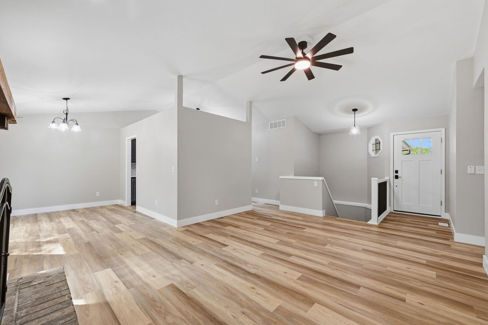 431 W White Tail St Property Photo 6
