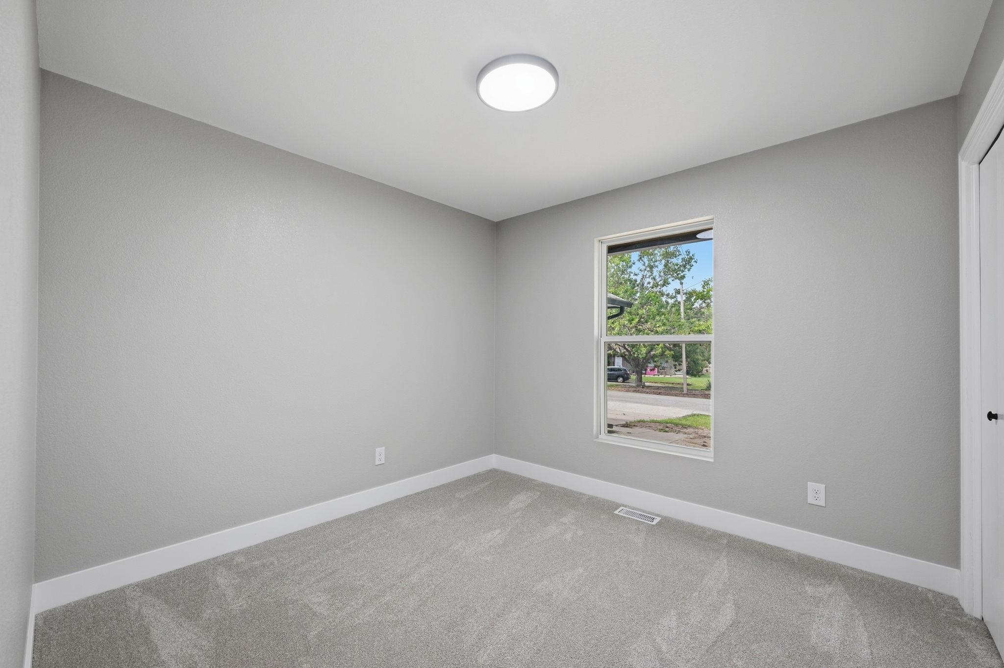 431 W White Tail St Property Photo 16