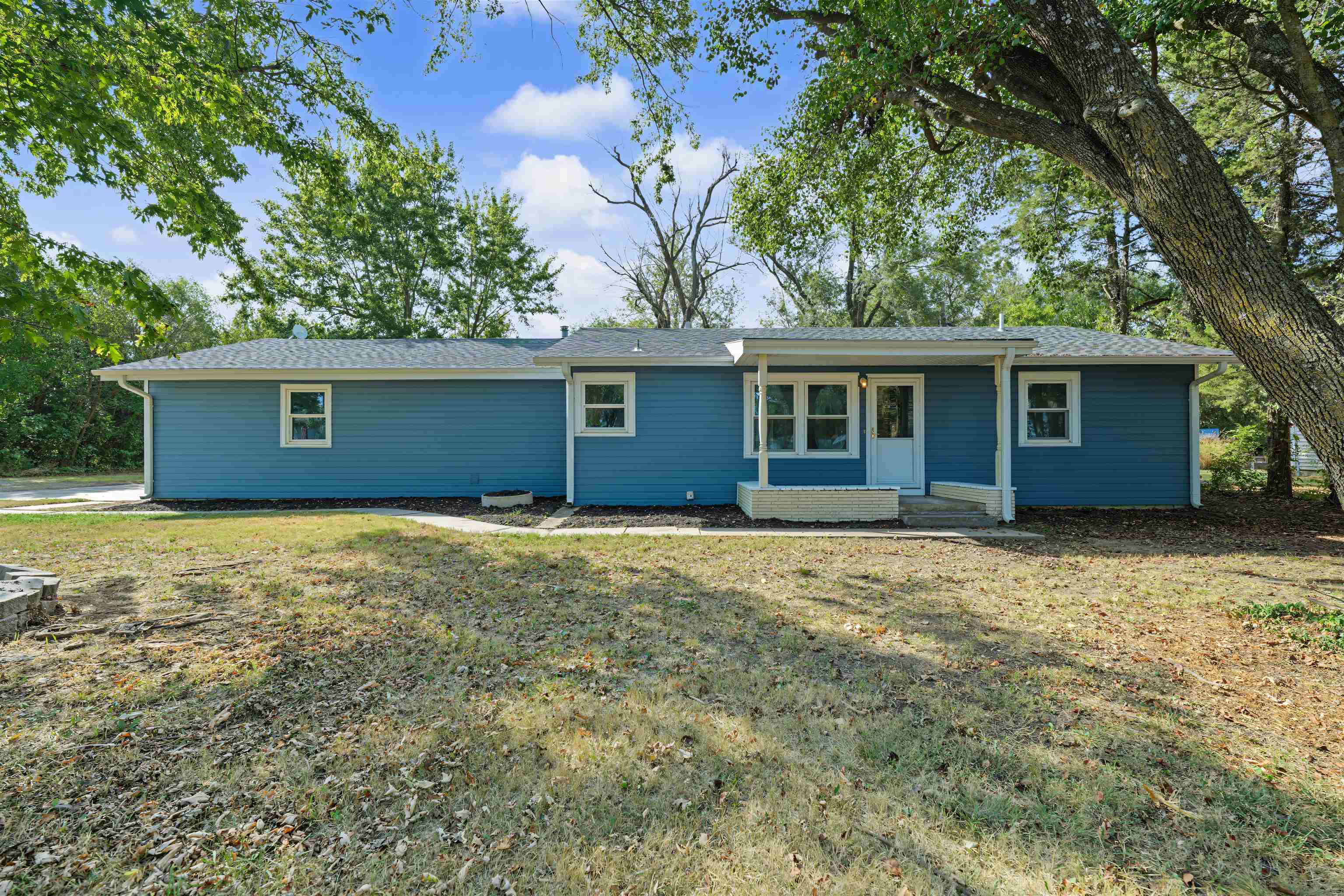1639 Comanche Rd Property Photo 1