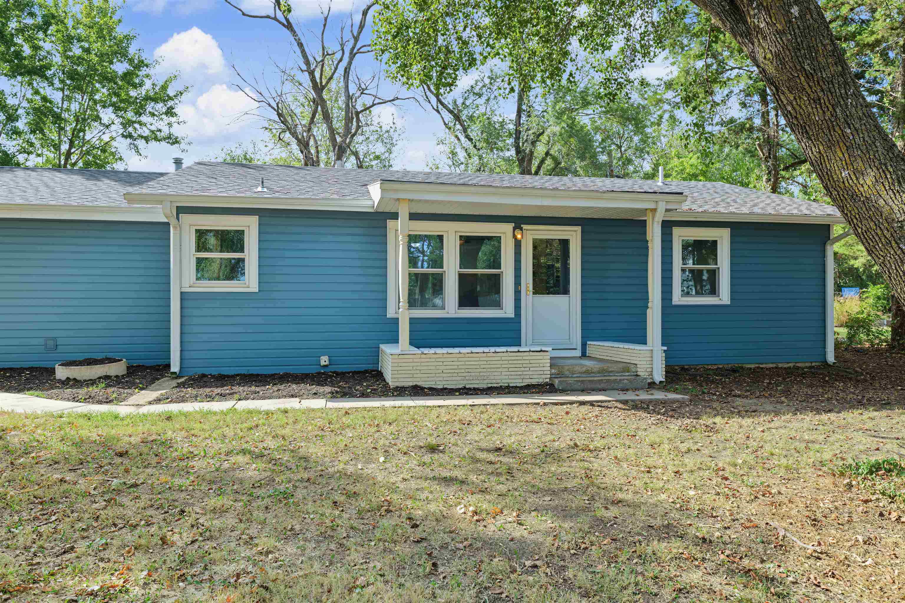 1639 Comanche Rd Property Photo 2