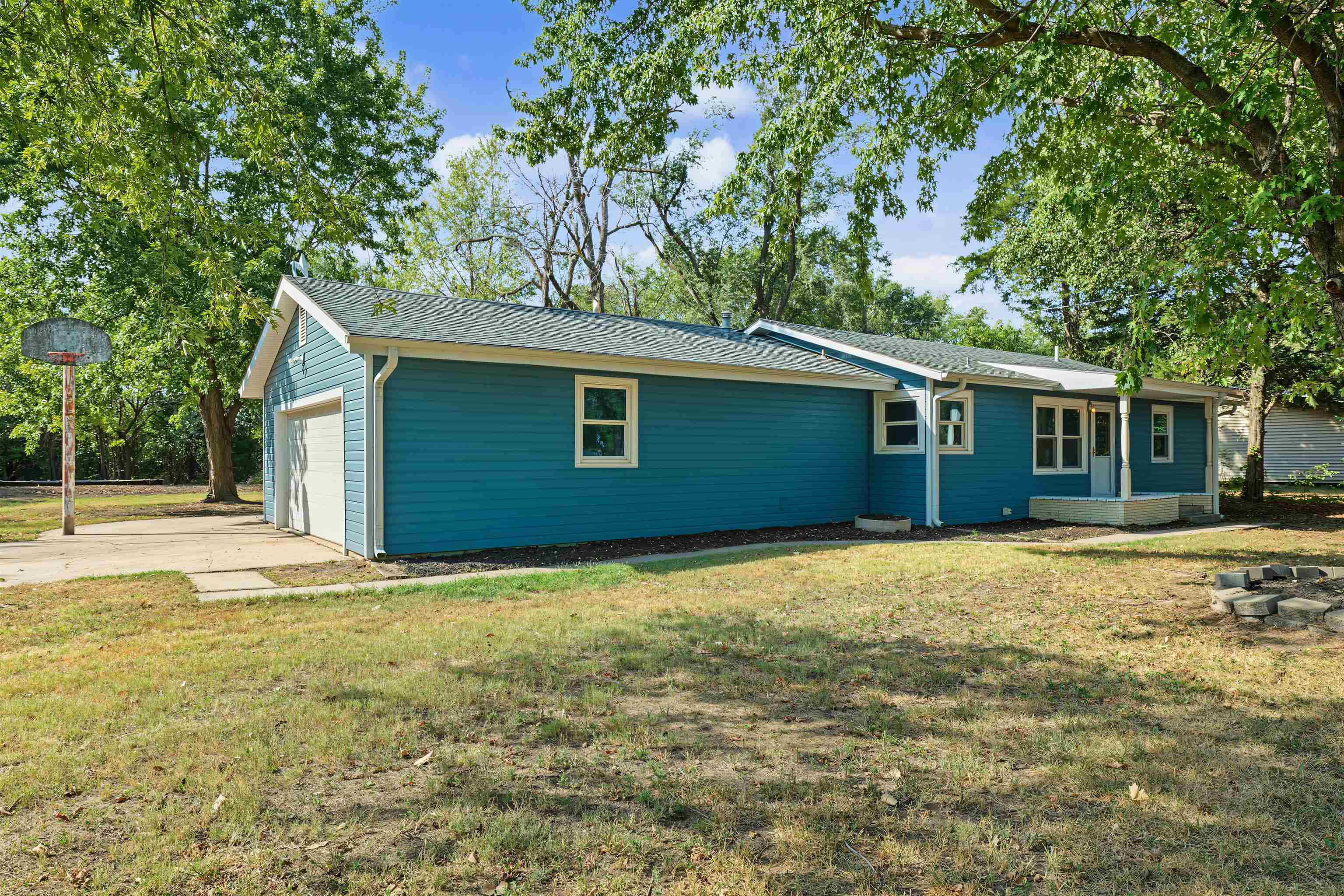 1639 Comanche Rd Property Photo 3