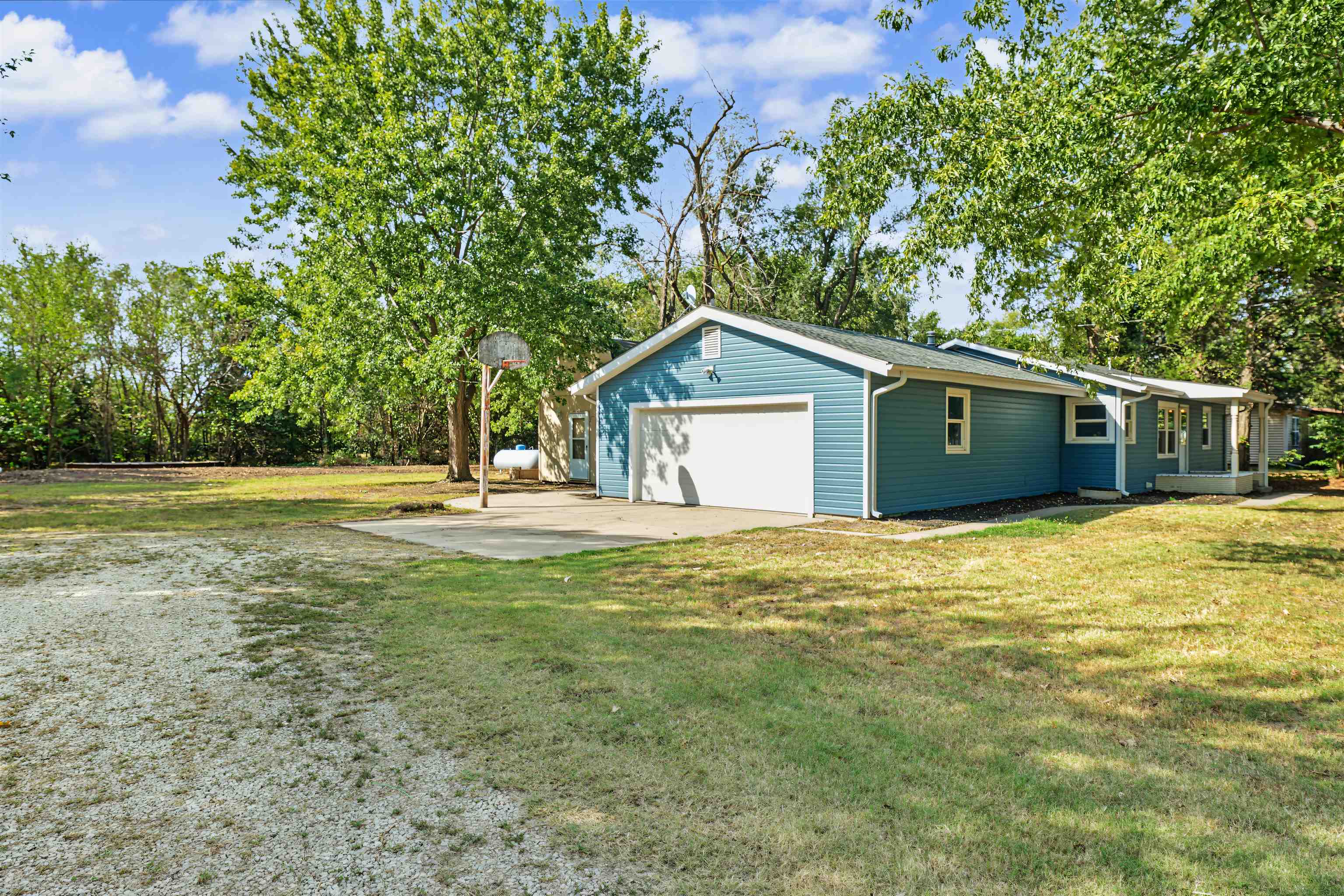 1639 Comanche Rd Property Photo 4