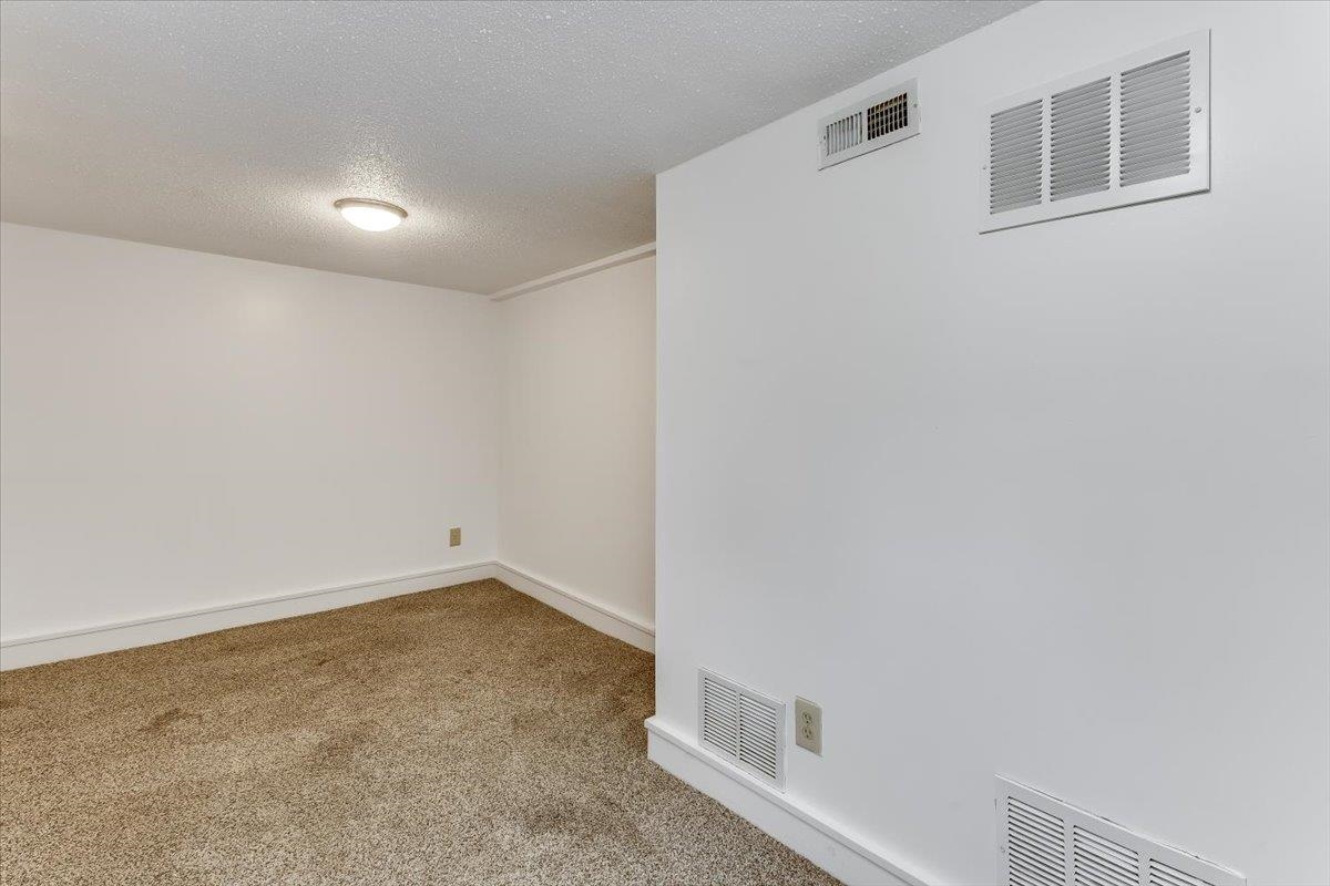 444 N Edwards Ave Property Photo 19
