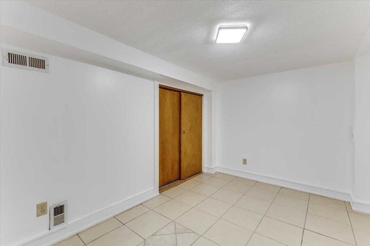 444 N Edwards Ave Property Photo 24