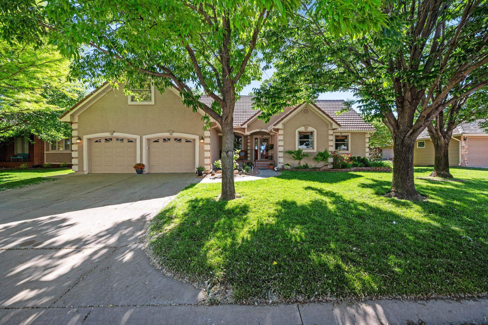 6907 W Garden Ridge Ct Property Photo 1