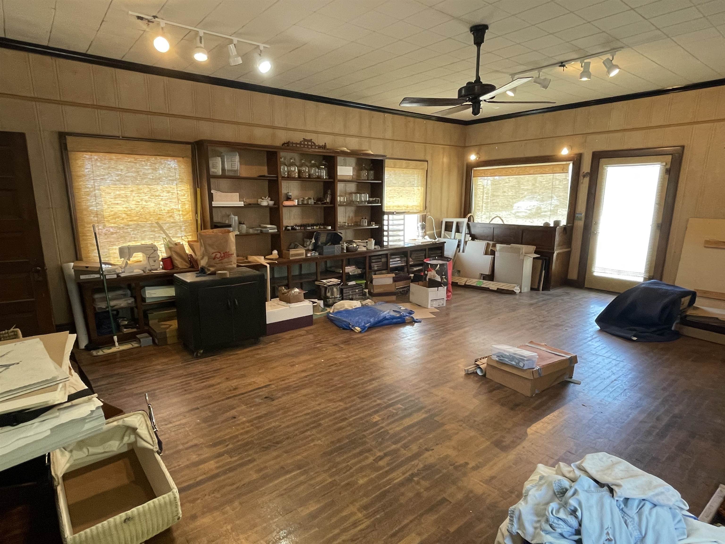 200 N Nelson Property Photo 27