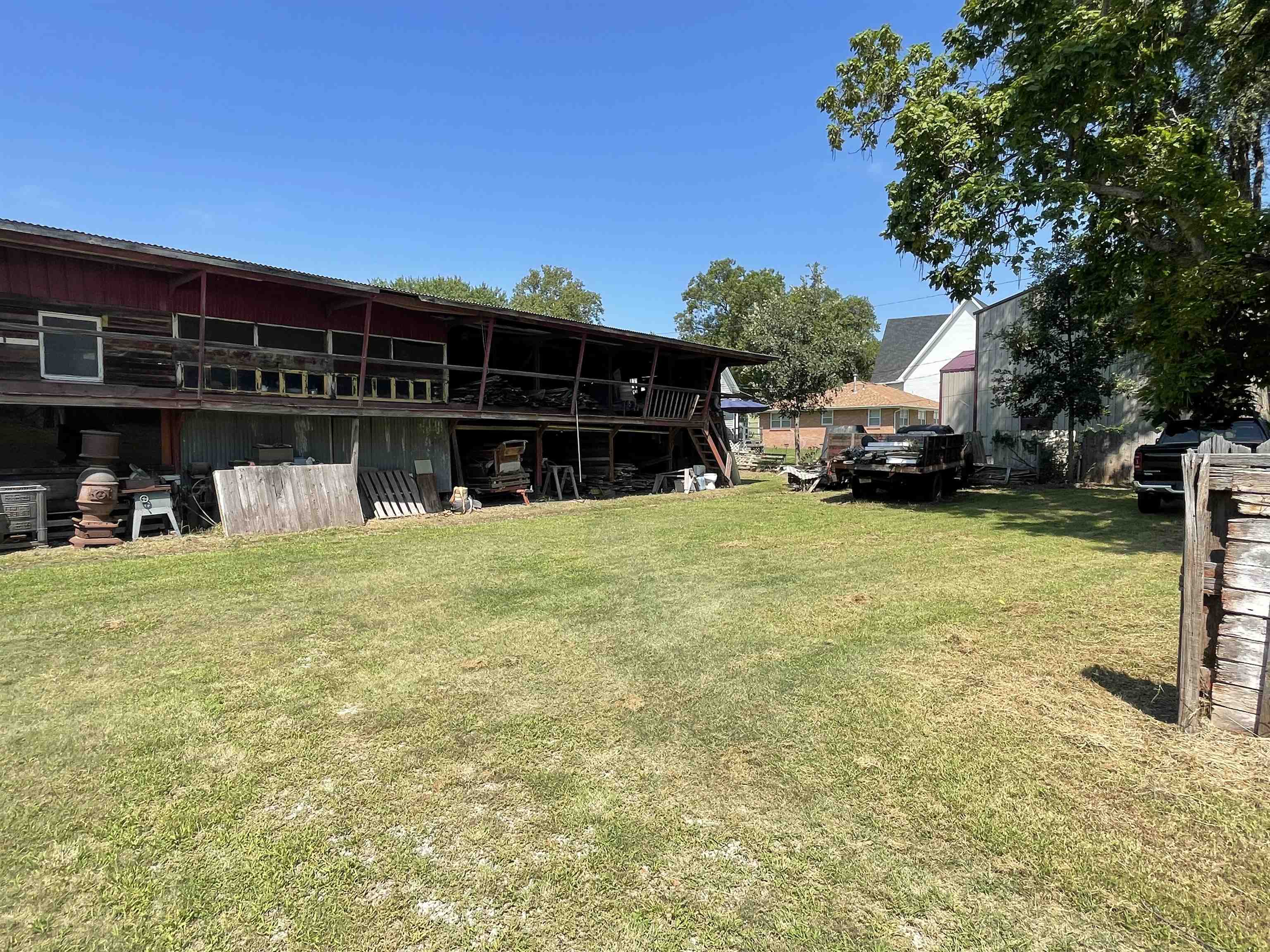 200 N Nelson Property Photo 29