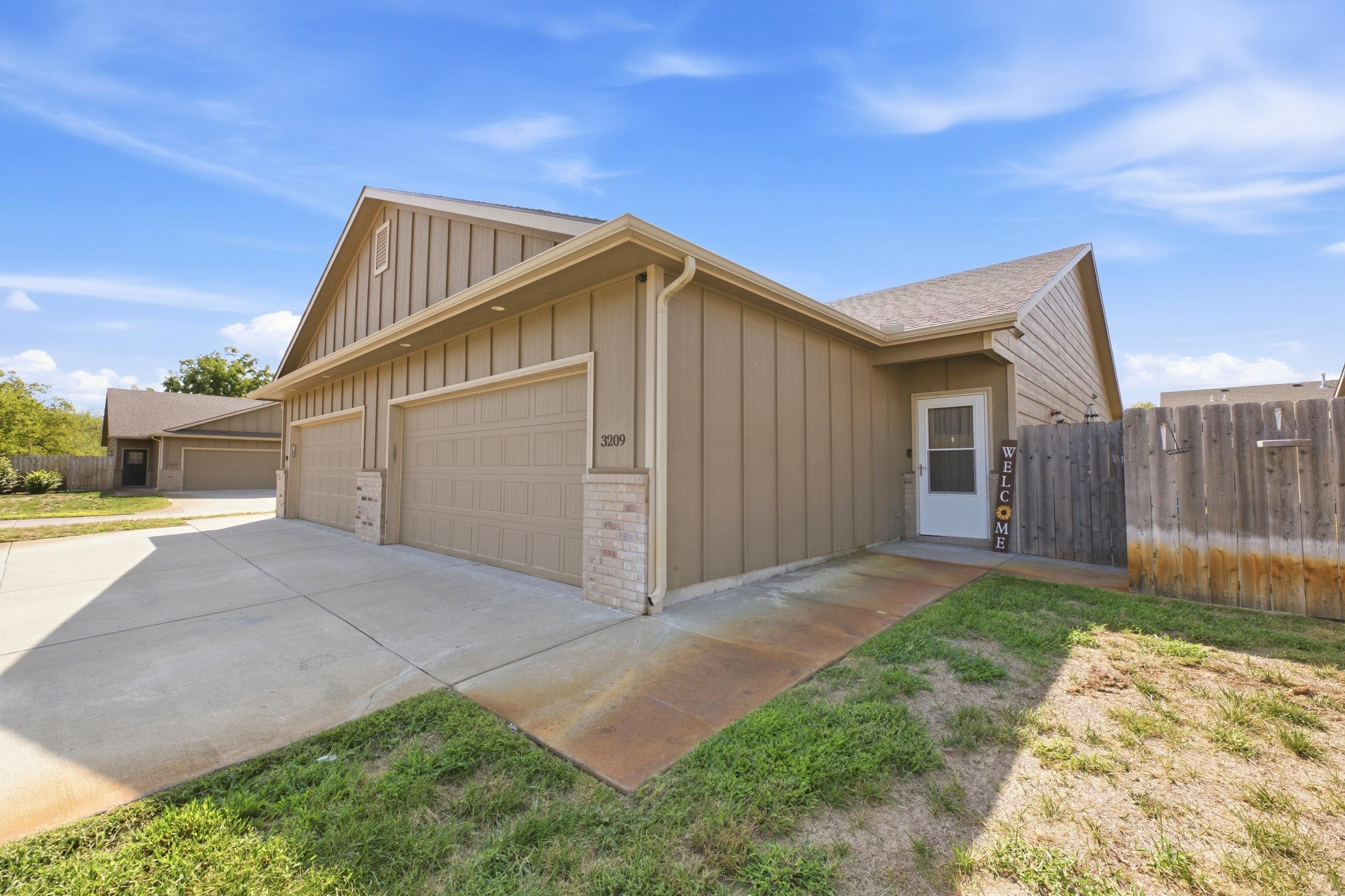 3209 E Aster Property Photo 1